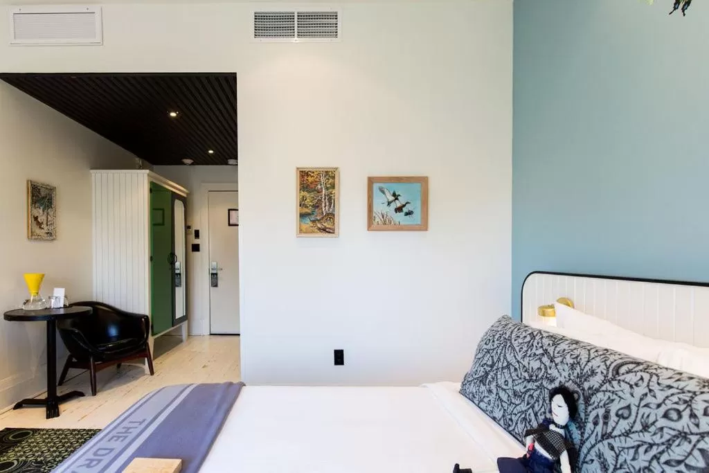 Bed in Drake Devonshire and Motor Inn