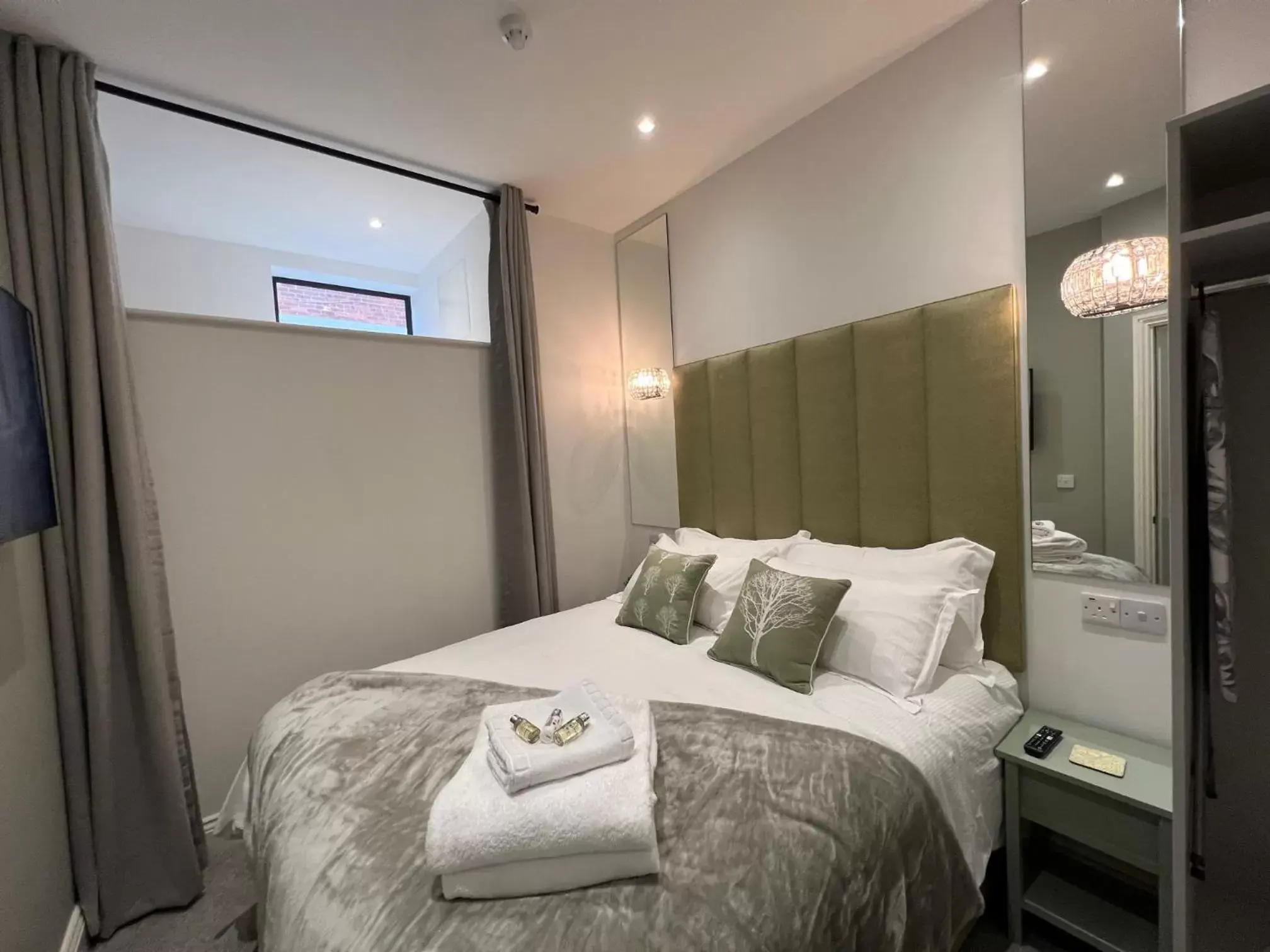 Bedroom, Bed in Winckley Square Residences