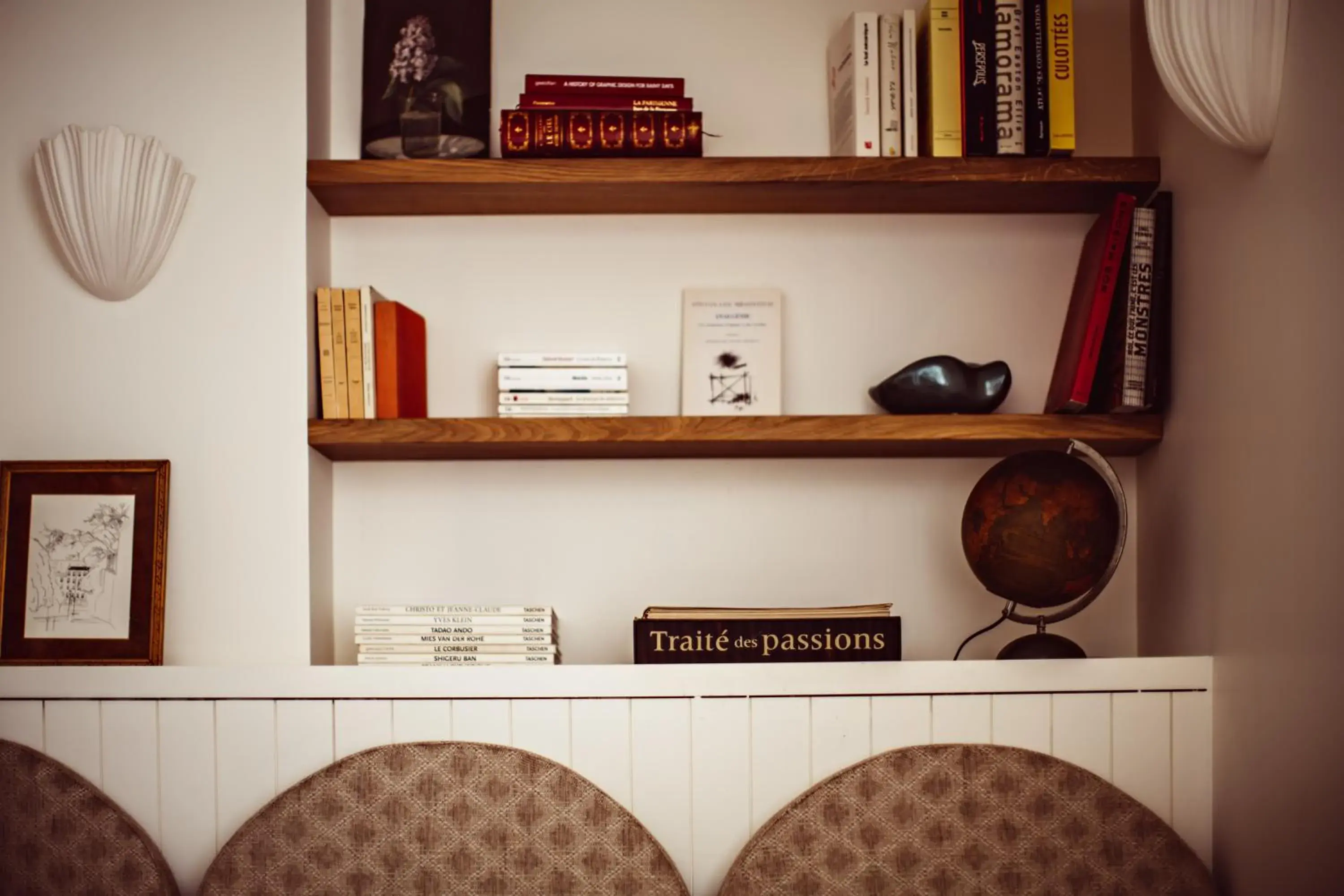 Bedroom, TV/Entertainment Center in Hôtel Monsieur Aristide