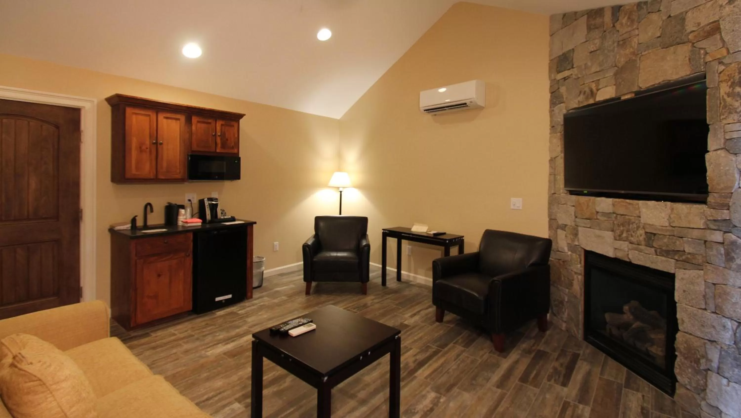 TV and multimedia, TV/Entertainment Center in Norseman Resort on the Beach