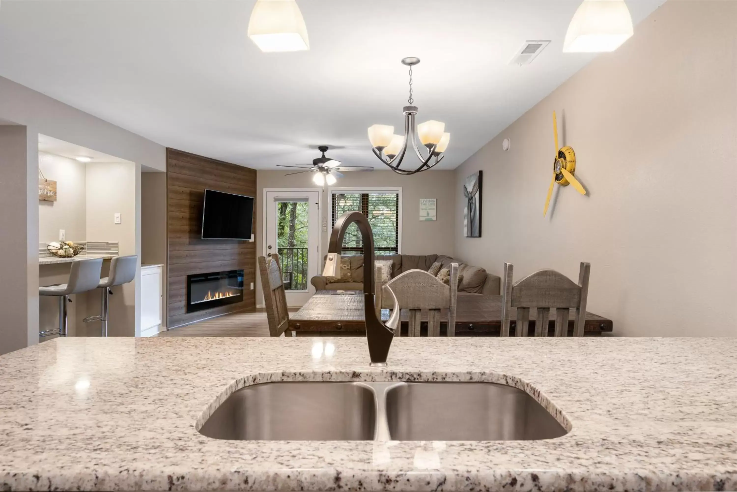 Kitchen or kitchenette, Seating Area in Table Rock Resorts at Indian Point