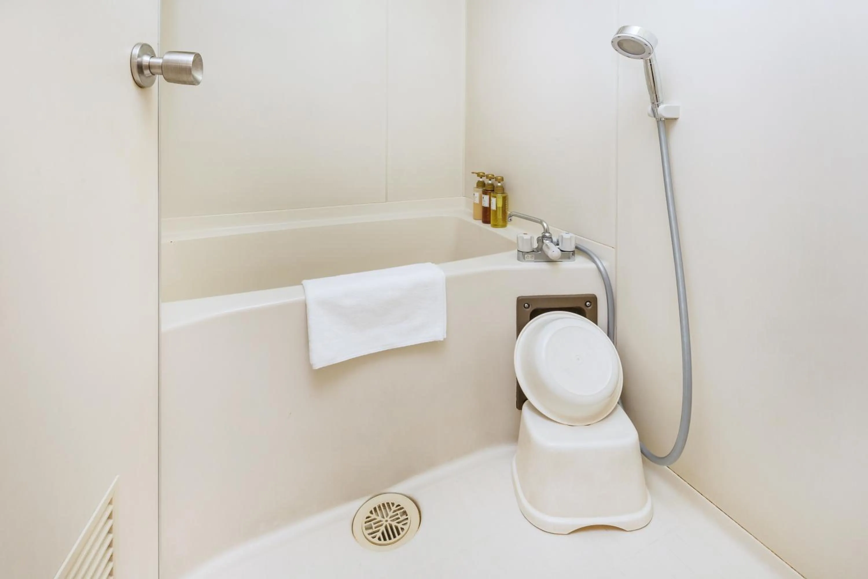 Shower in HOTEL MYSTAYS Otemae