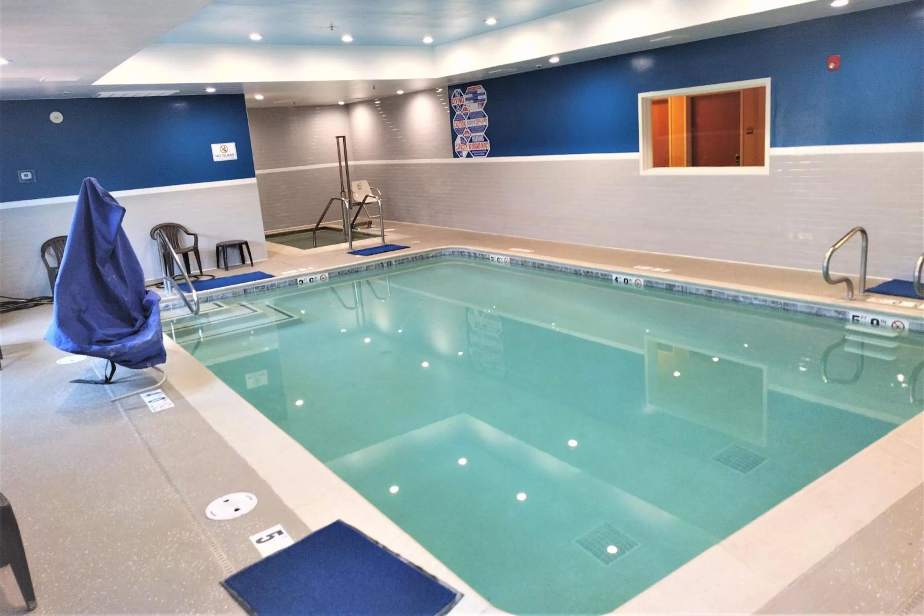 Swimming pool in Fairfield Inn and Suites by Marriott Elk Grove