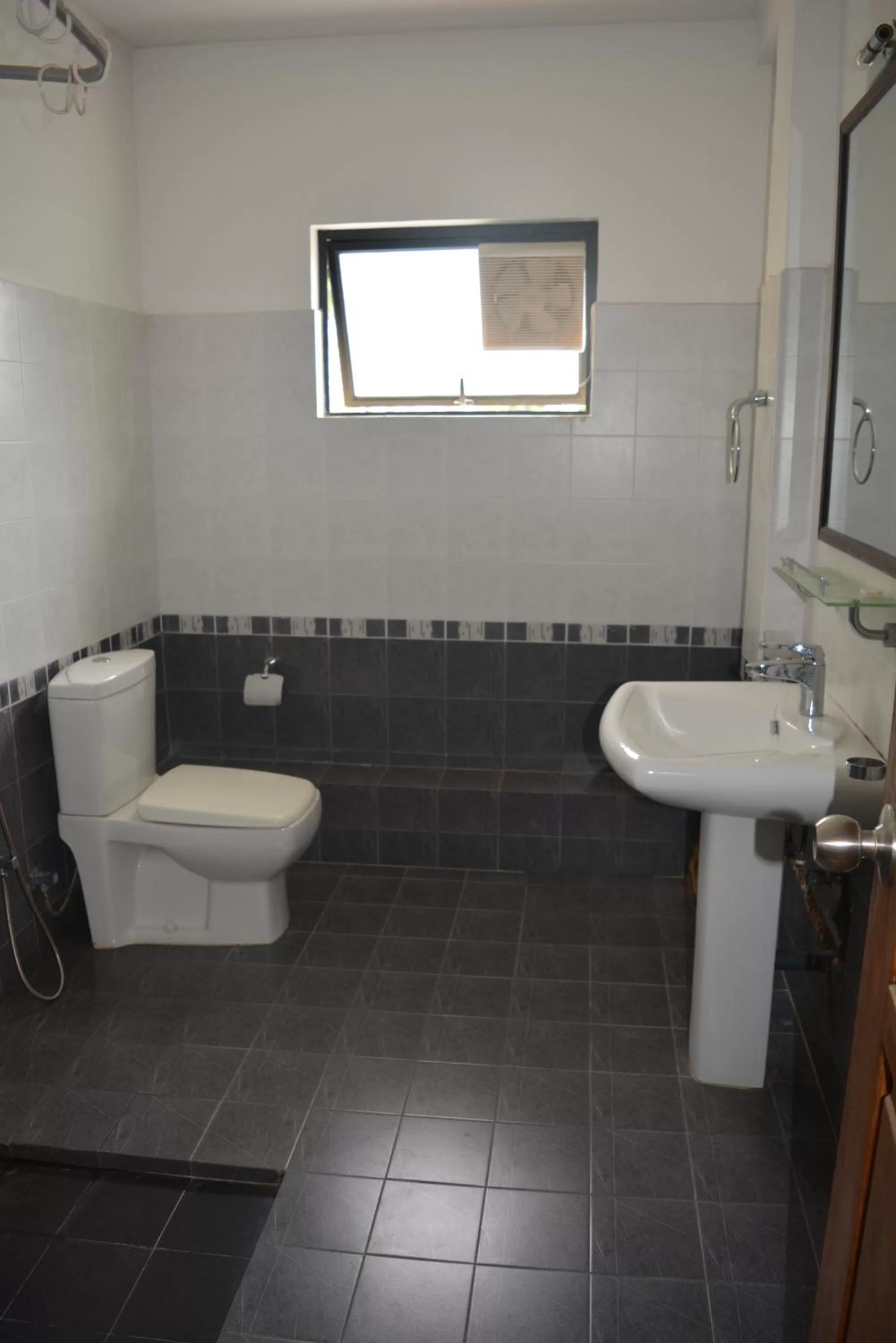 Bathroom in Kandy Unique Hotel