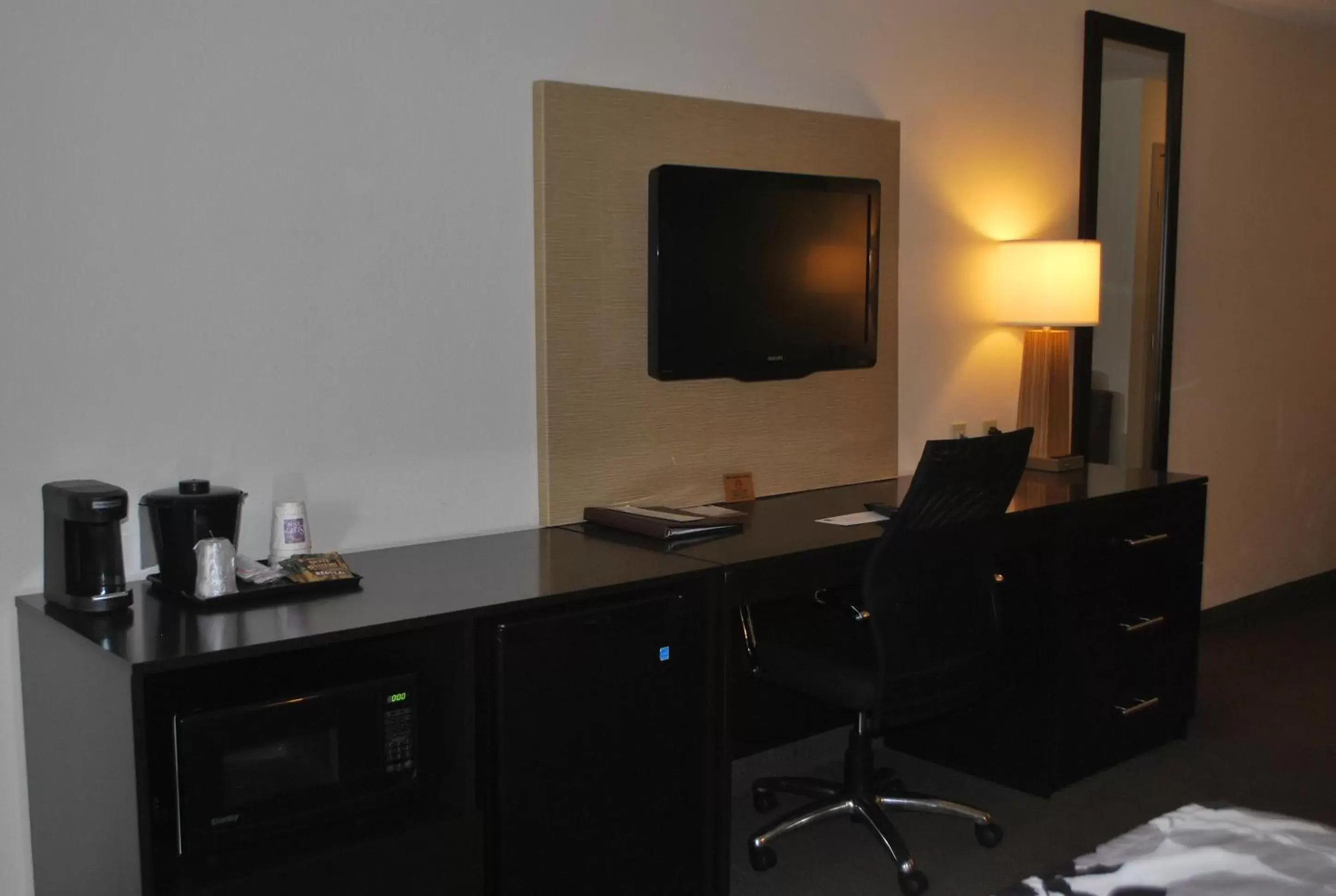 TV and multimedia, TV/Entertainment Center in Sleep Inn & Suites Clintwood