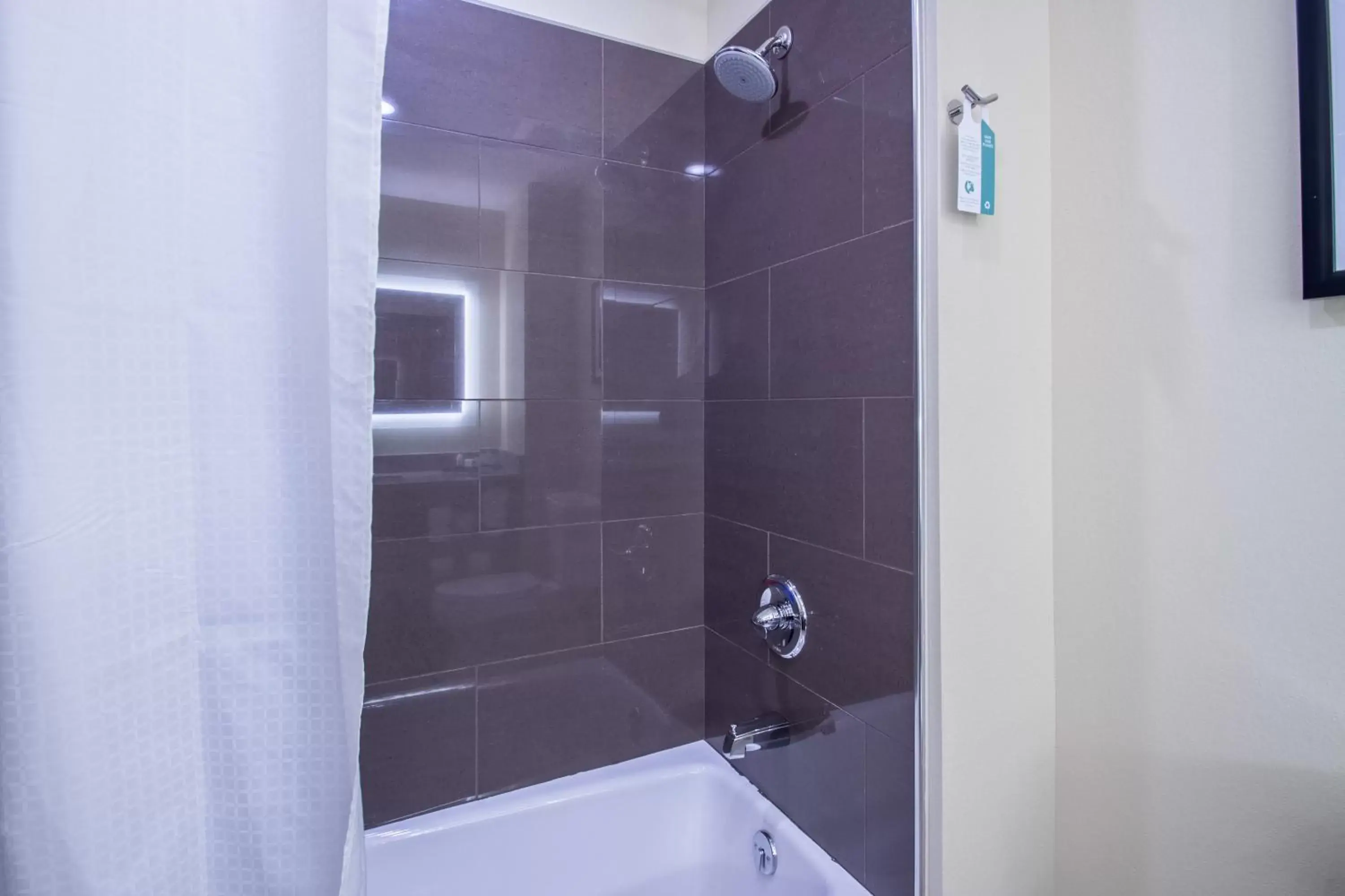 Shower, Bathroom in Cobblestone Inn & Suites - St Marys