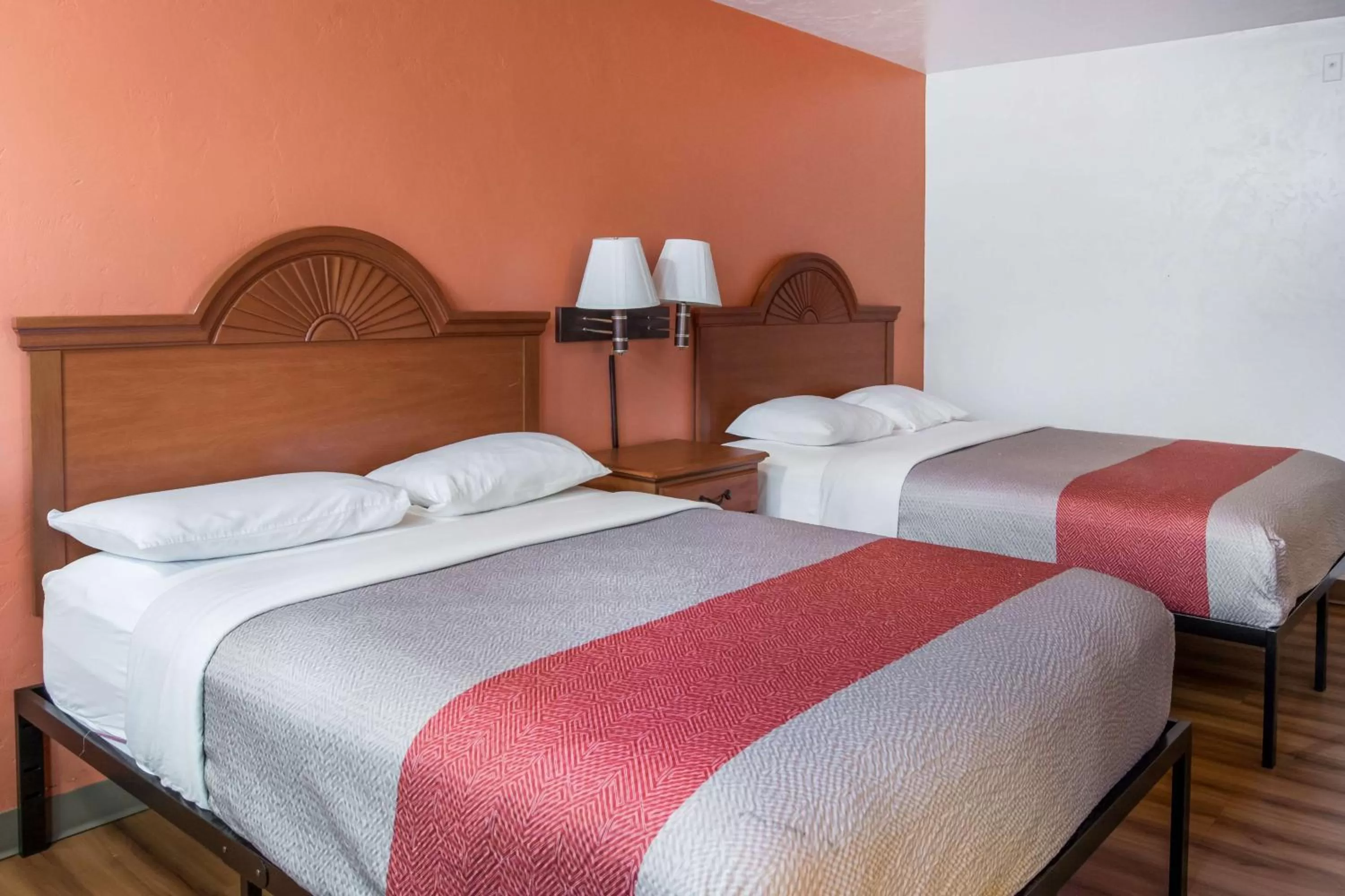 Photo of the whole room, Bed in Motel 6-Wilsonville, OR - Portland