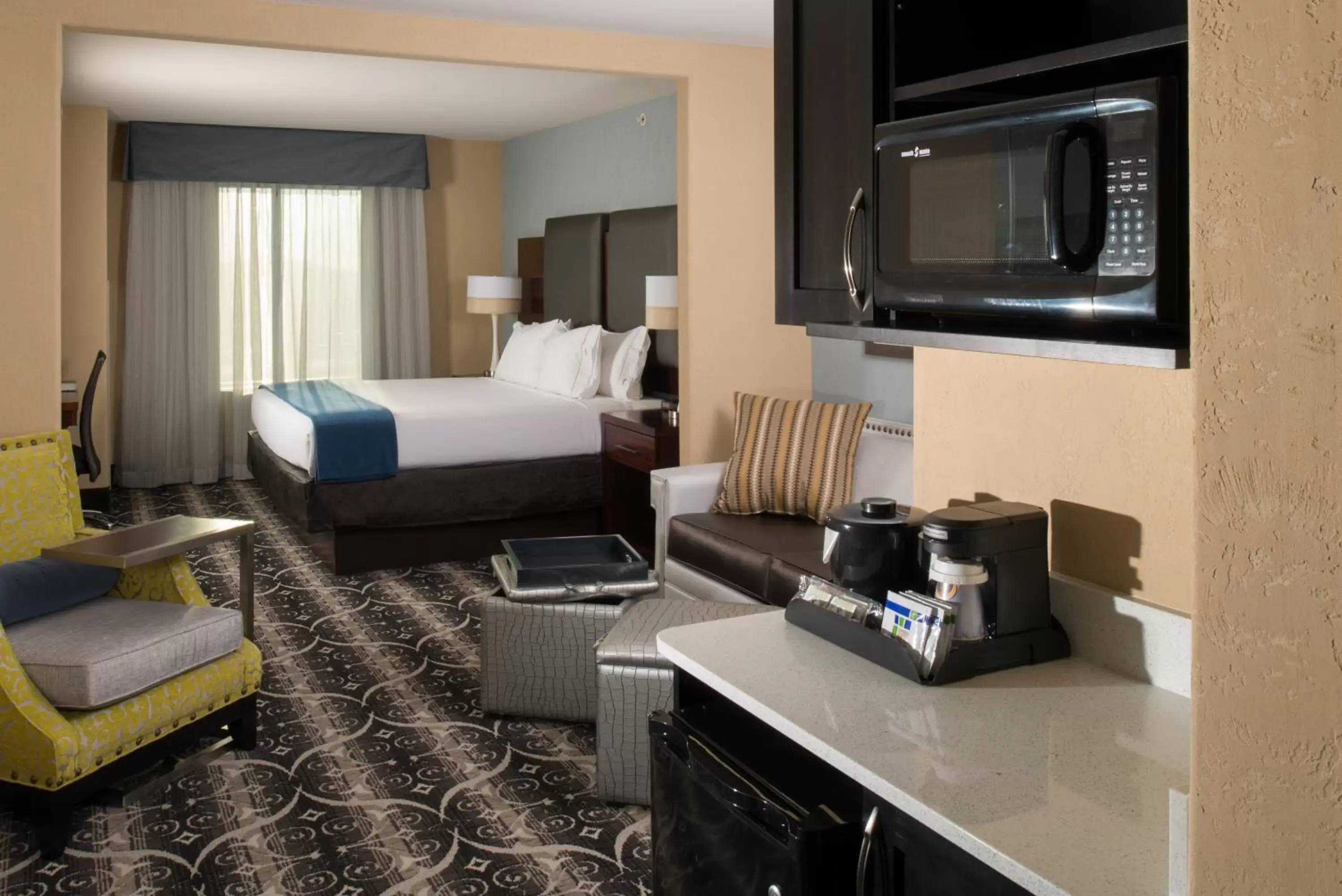 Photo of the whole room, TV/Entertainment Center in Holiday Inn Express & Suites Kansas City Airport, an IHG Hotel