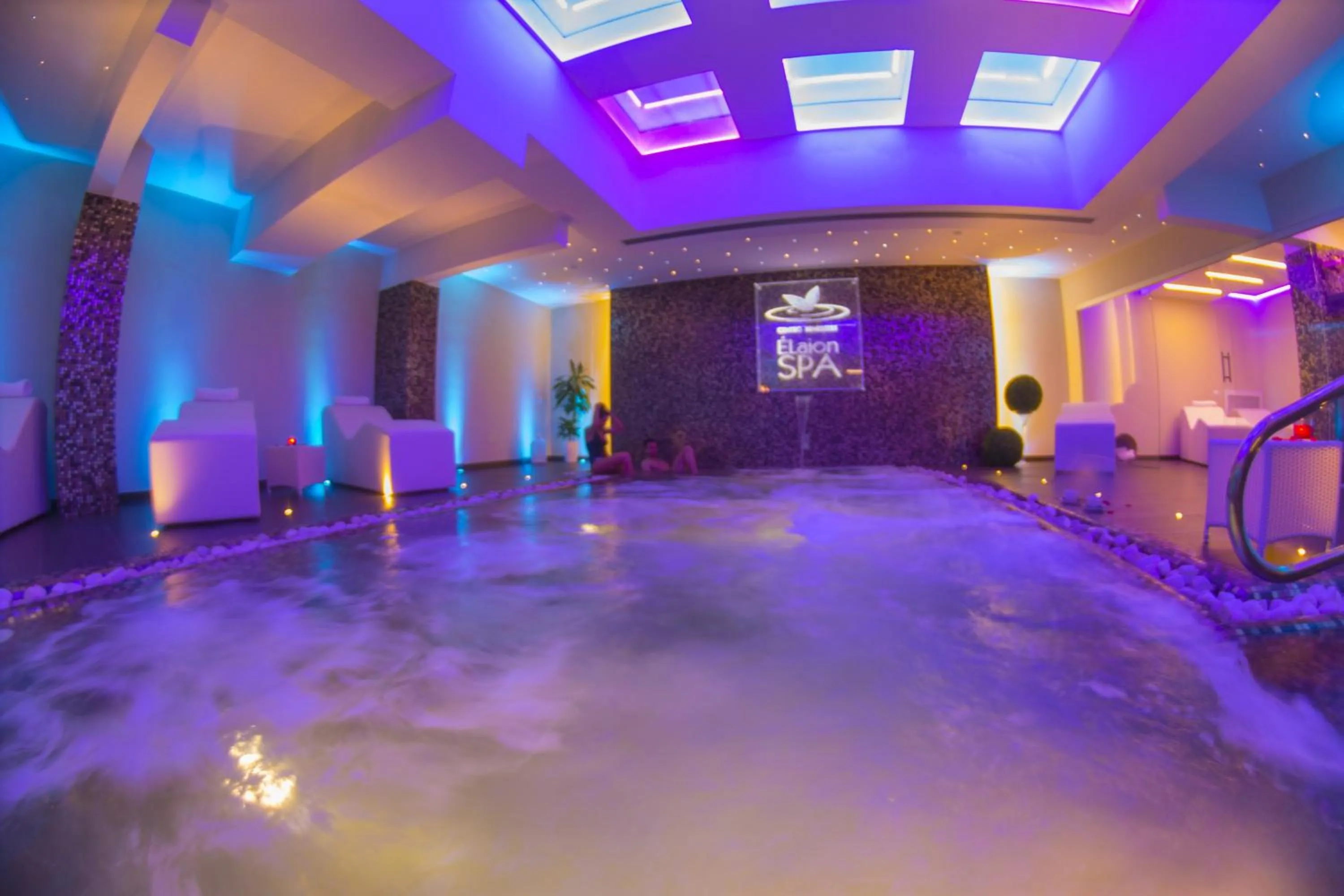 Swimming pool in Hotel Degli Ulivi