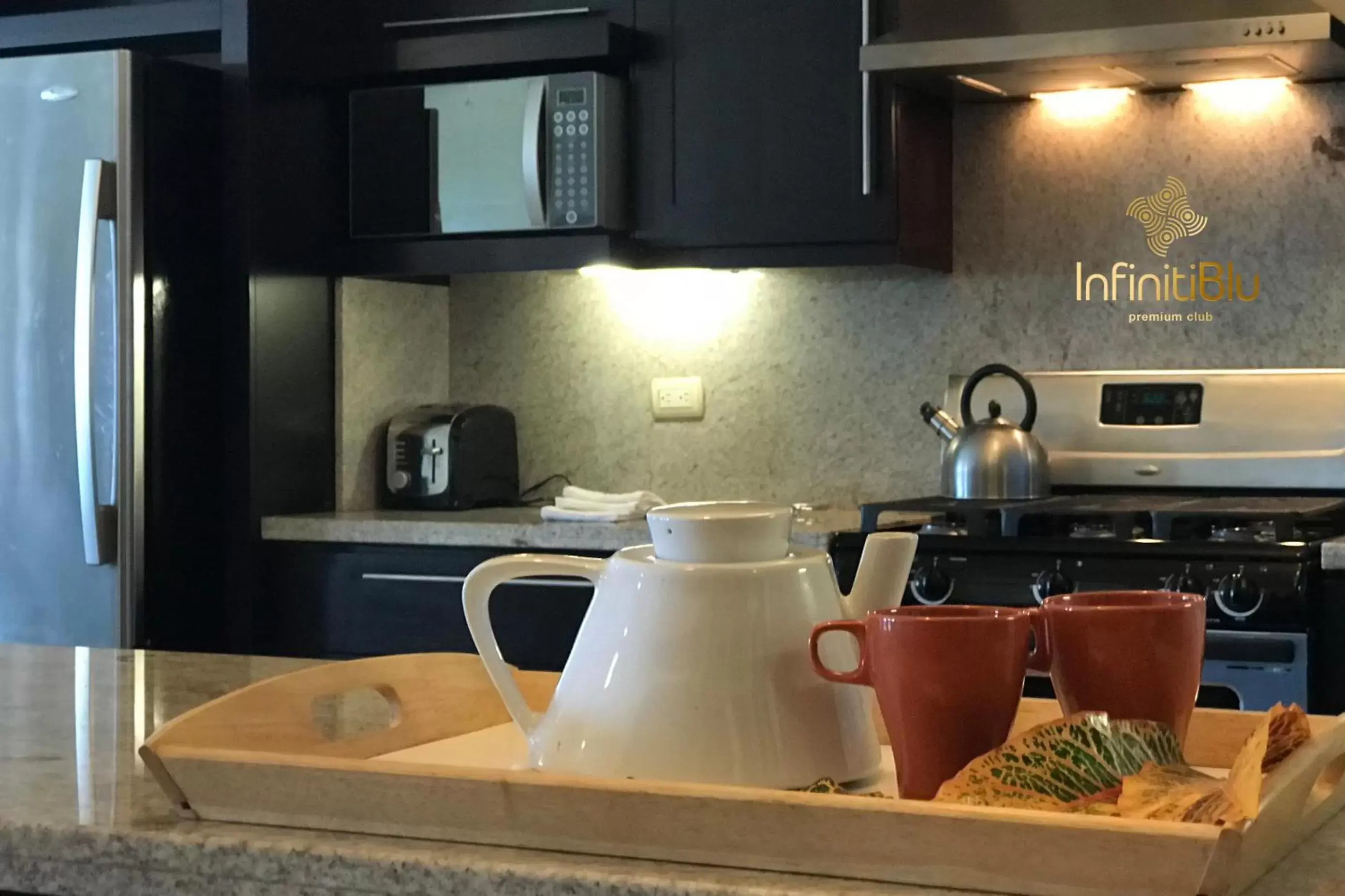 Coffee/tea facilities, Kitchen/Kitchenette in Instyle Residences at Infiniti Blu