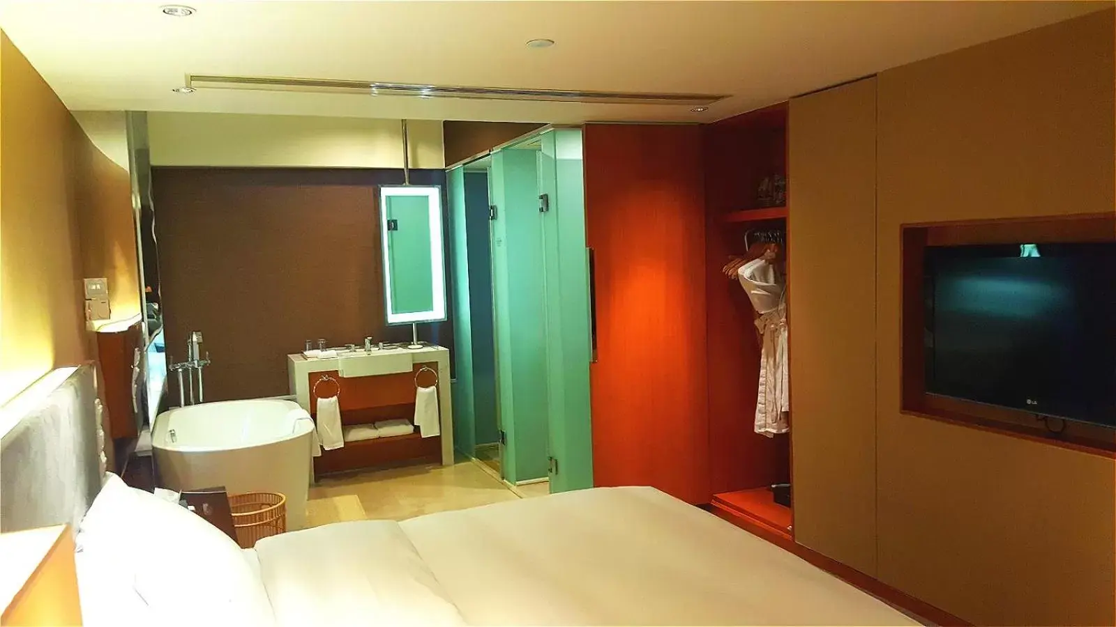 Bathroom, TV/Entertainment Center in Grand Mercure Dongguan Humen