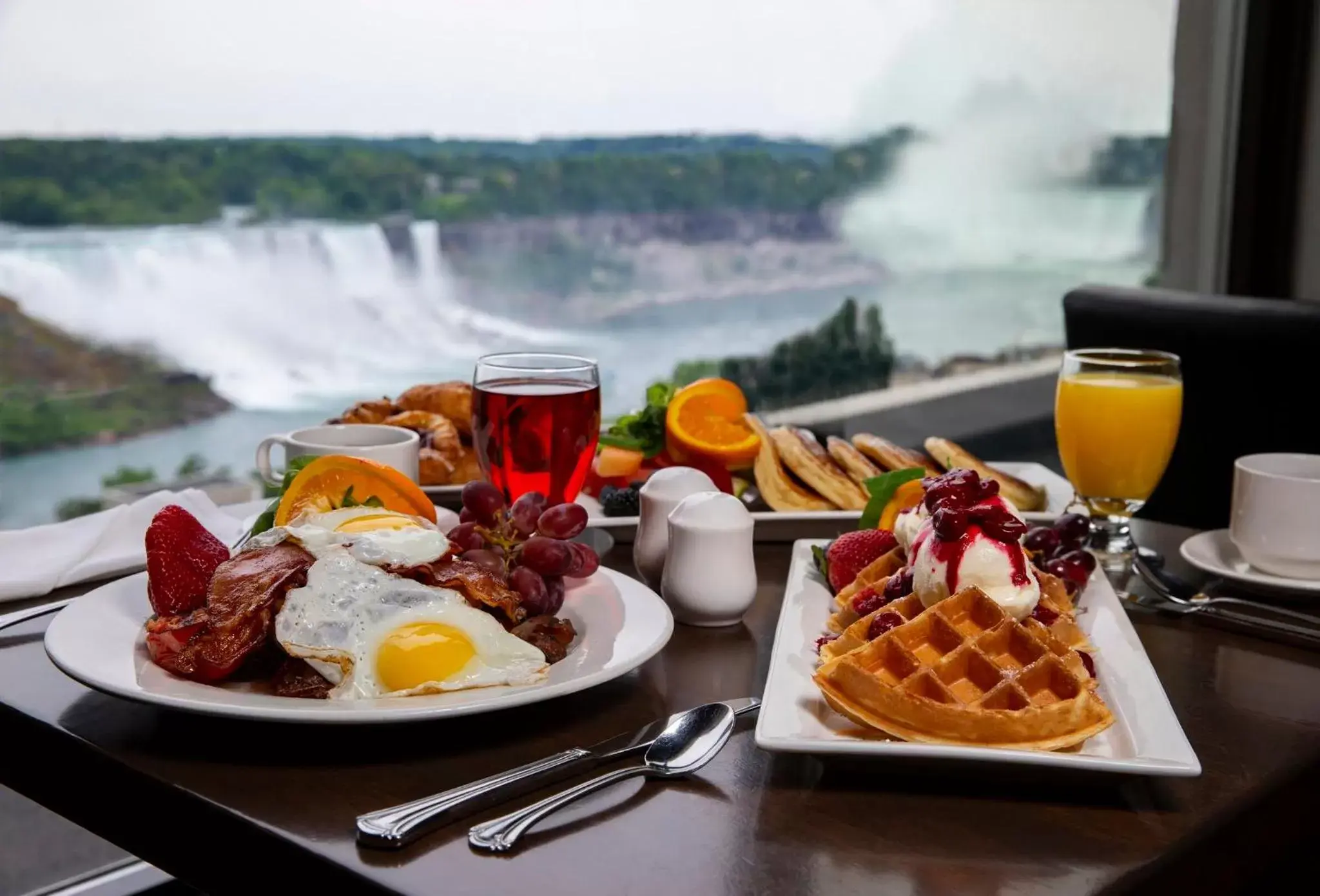 Restaurant/places to eat, Breakfast in Crowne Plaza Hotel-Niagara Falls/Falls View, an IHG Hotel