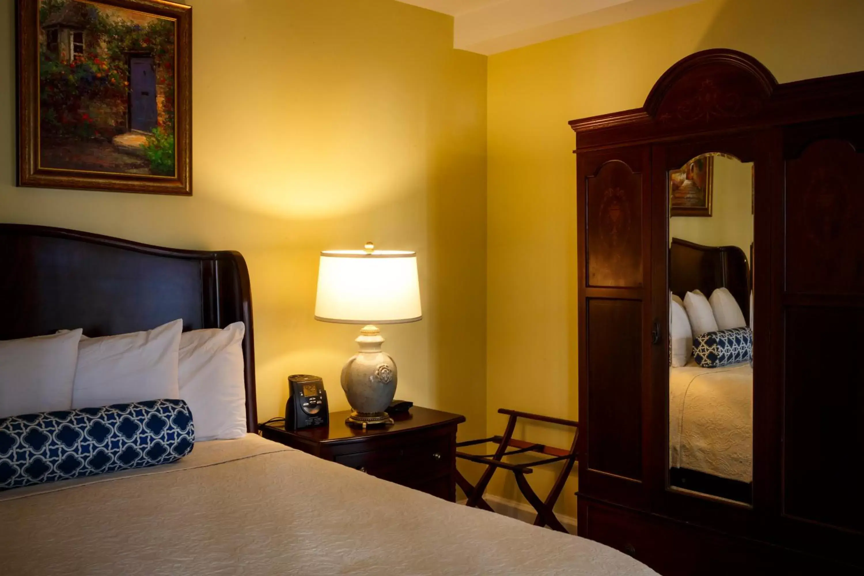 Bed in Eliza Thompson House, Historic Inns of Savannah Collection Bed in Eliza Thompson House, Historic Inns of Savannah Collection