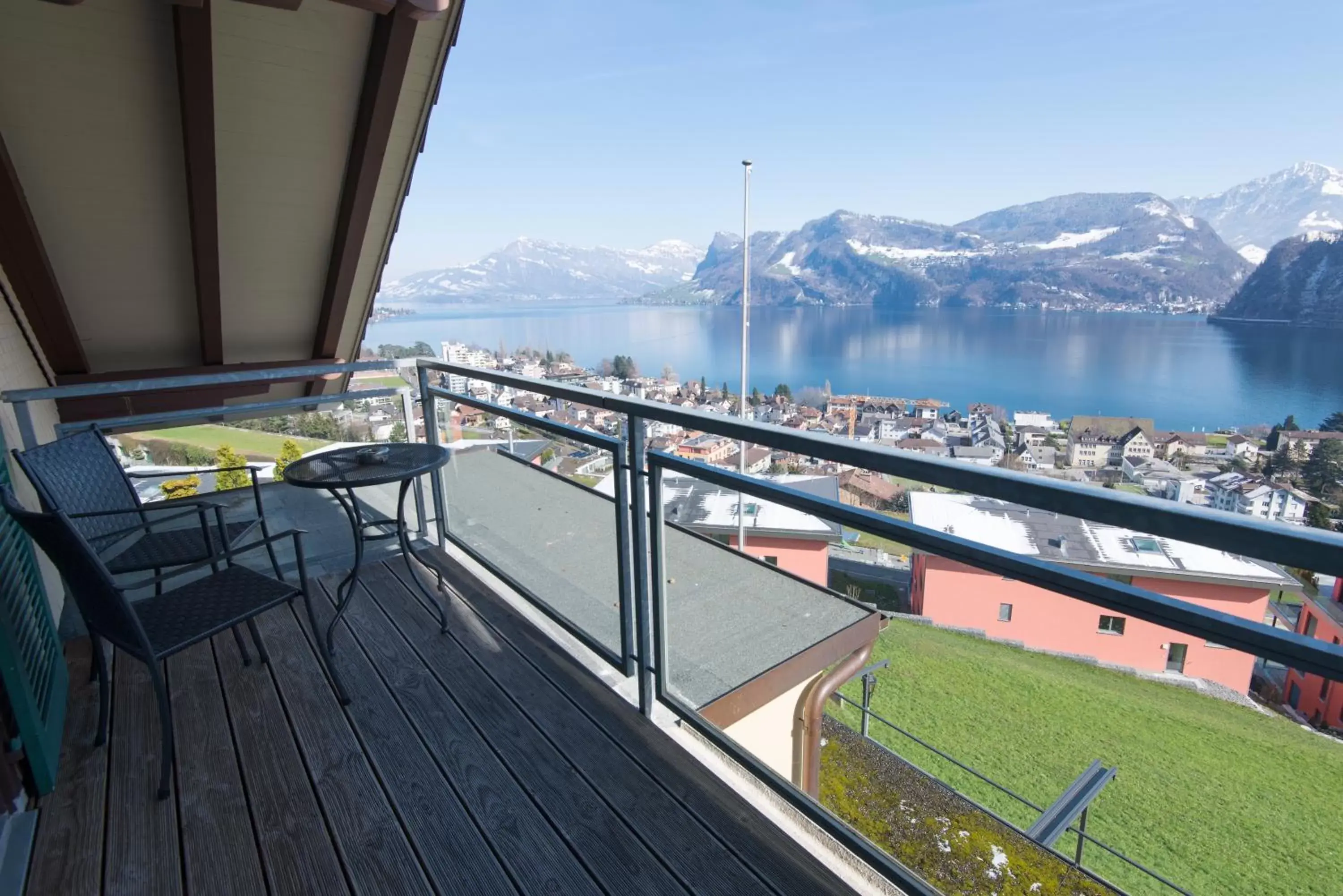 Lake view, Balcony/Terrace in Hotel Roggerli