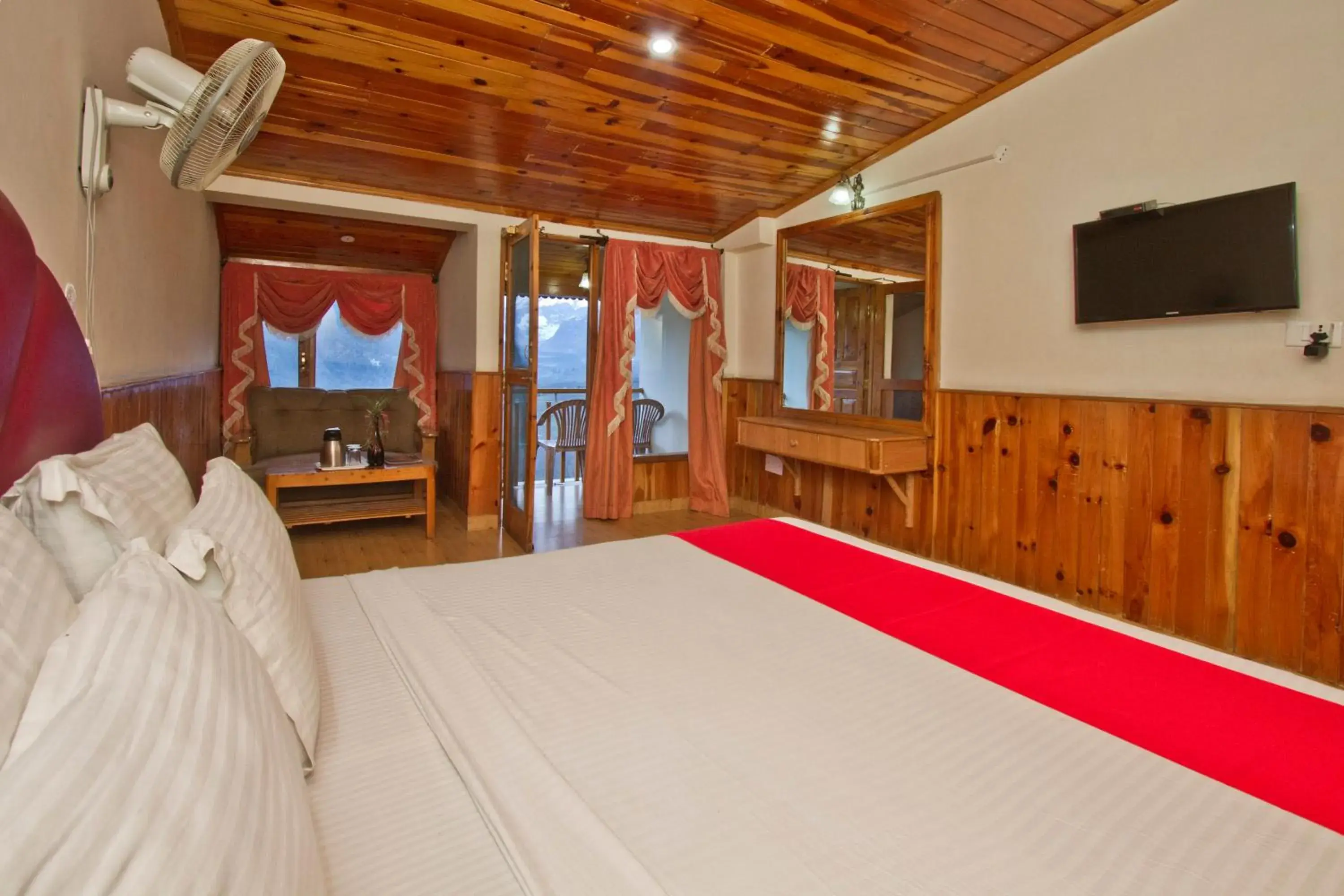 Photo of the whole room, Bed in Sarthak Resorts-Reside in Nature with Best View, 9 kms from Mall Road Manali