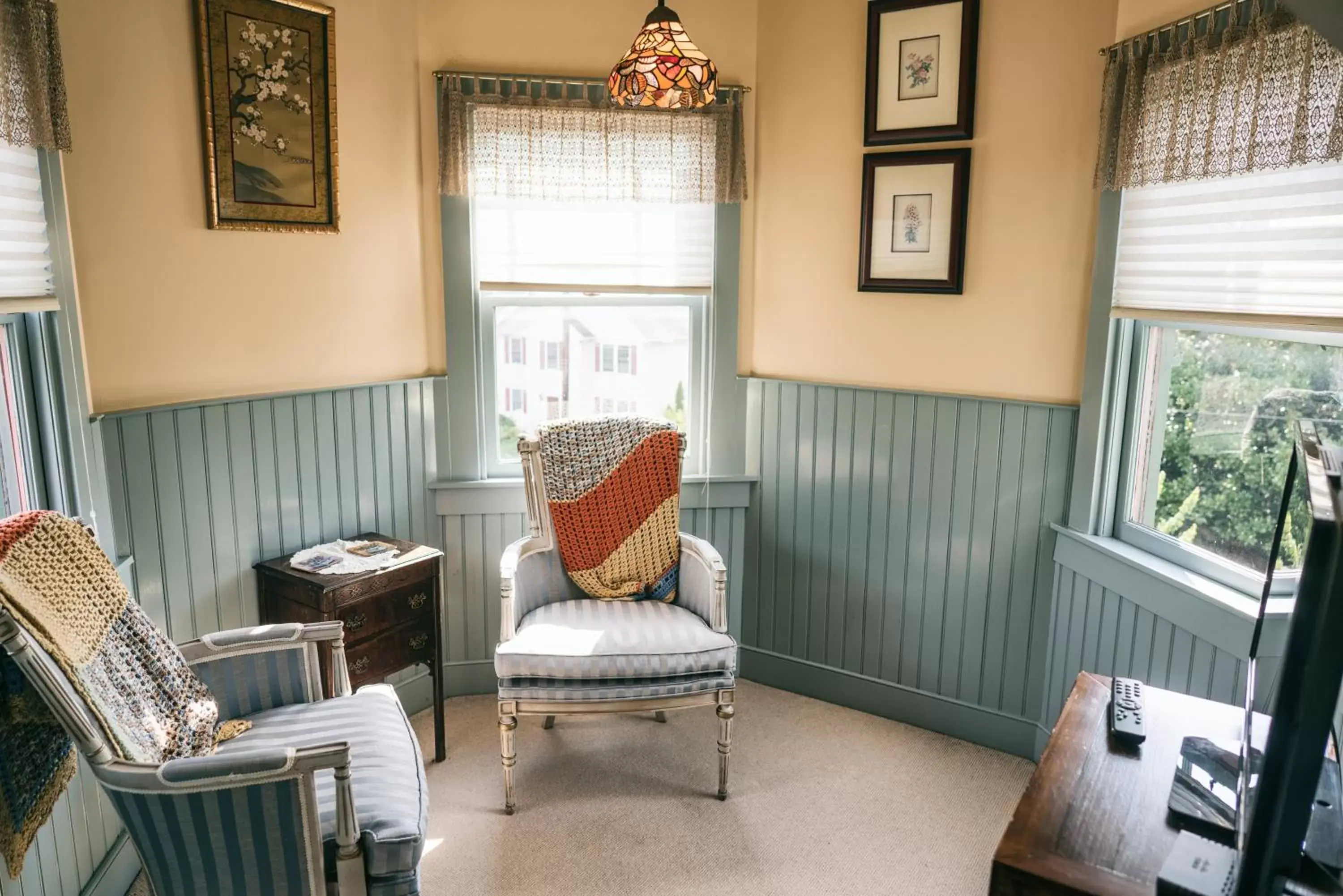 Patio, Seating Area in Hummingbird Inn