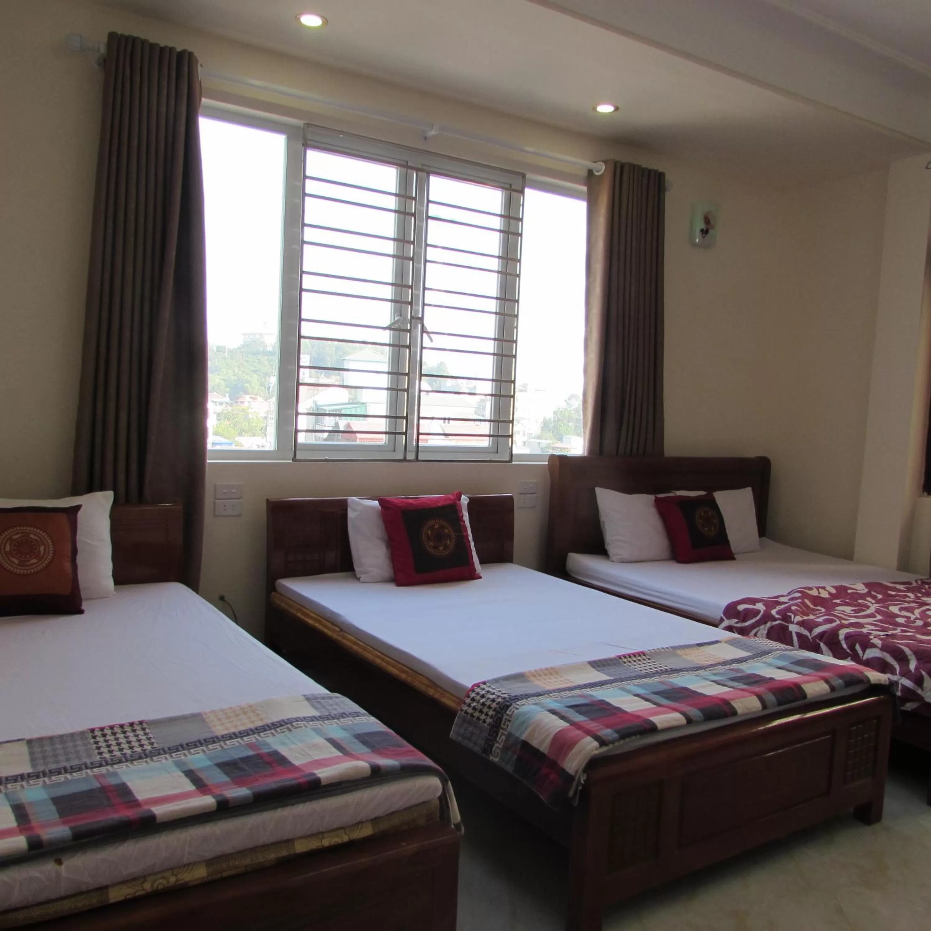 Bedroom, Bed in Viet Nhat Halong Hotel - Bai Chay