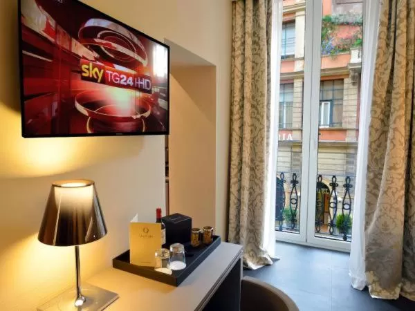 TV and multimedia in Trevi Palace Hotel