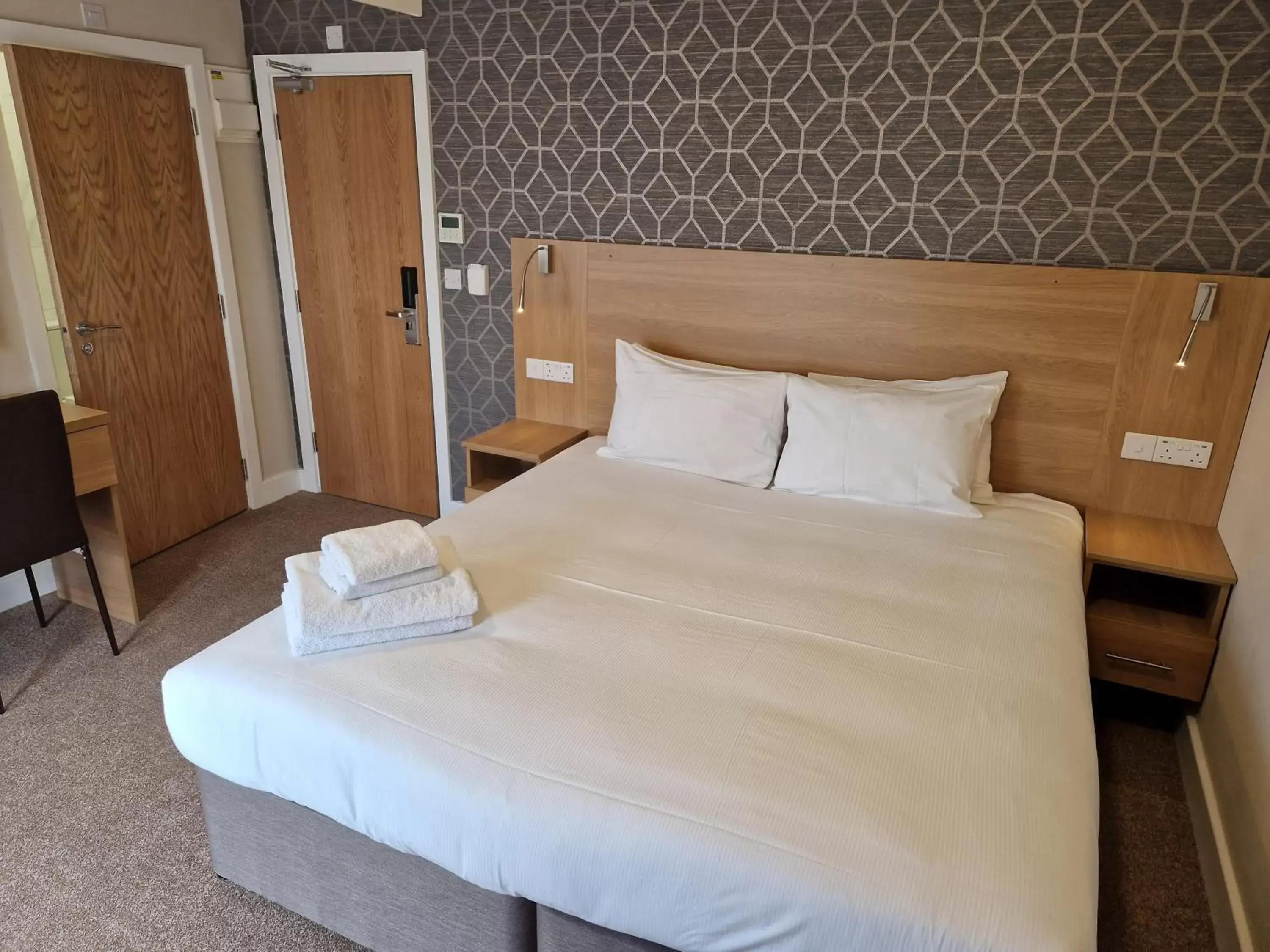 Bed in Best Western Northfields Ealing Hotel