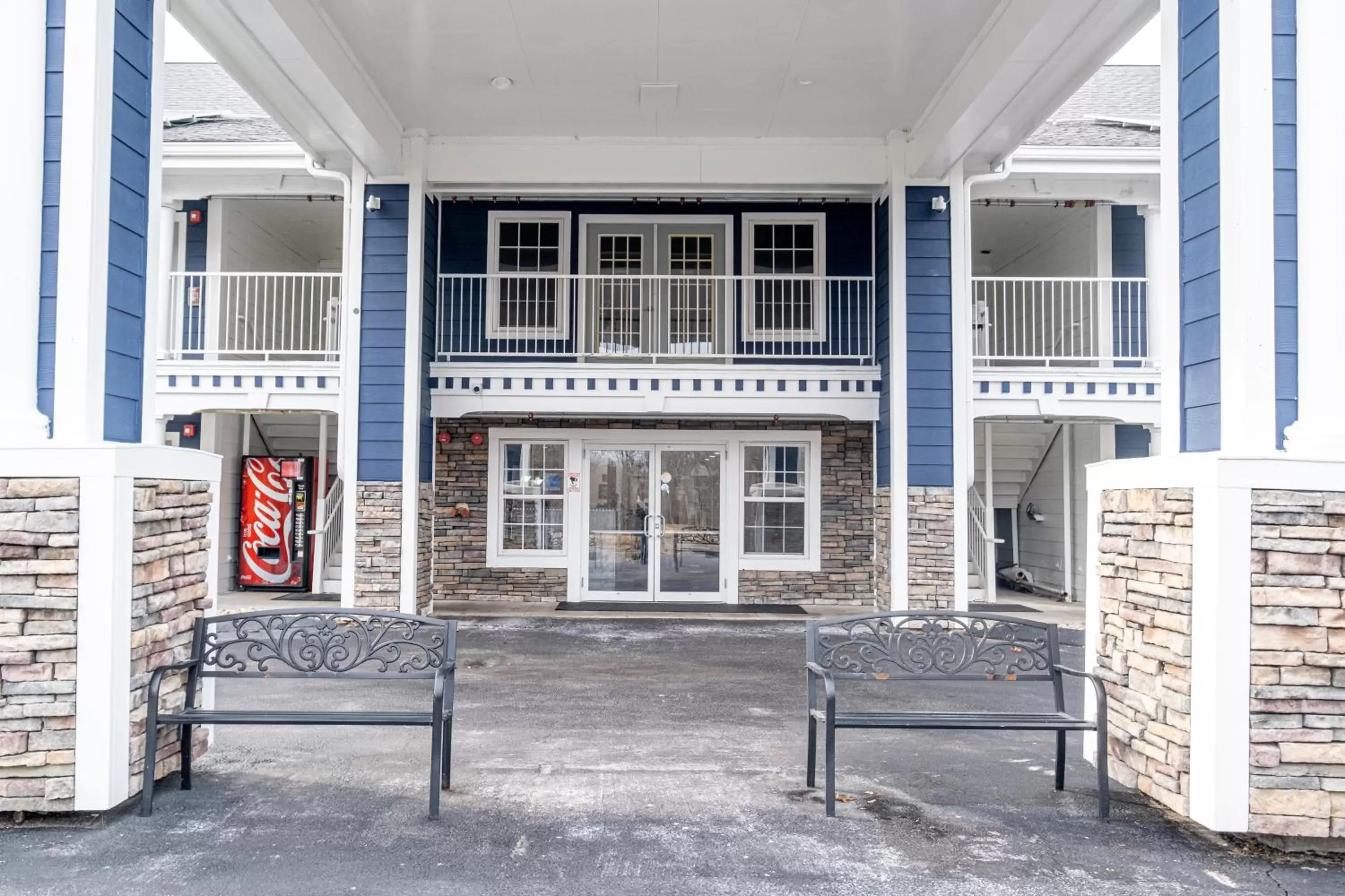 Facade/entrance, Property Building in Hilltop Inn & Suites - North Stonington