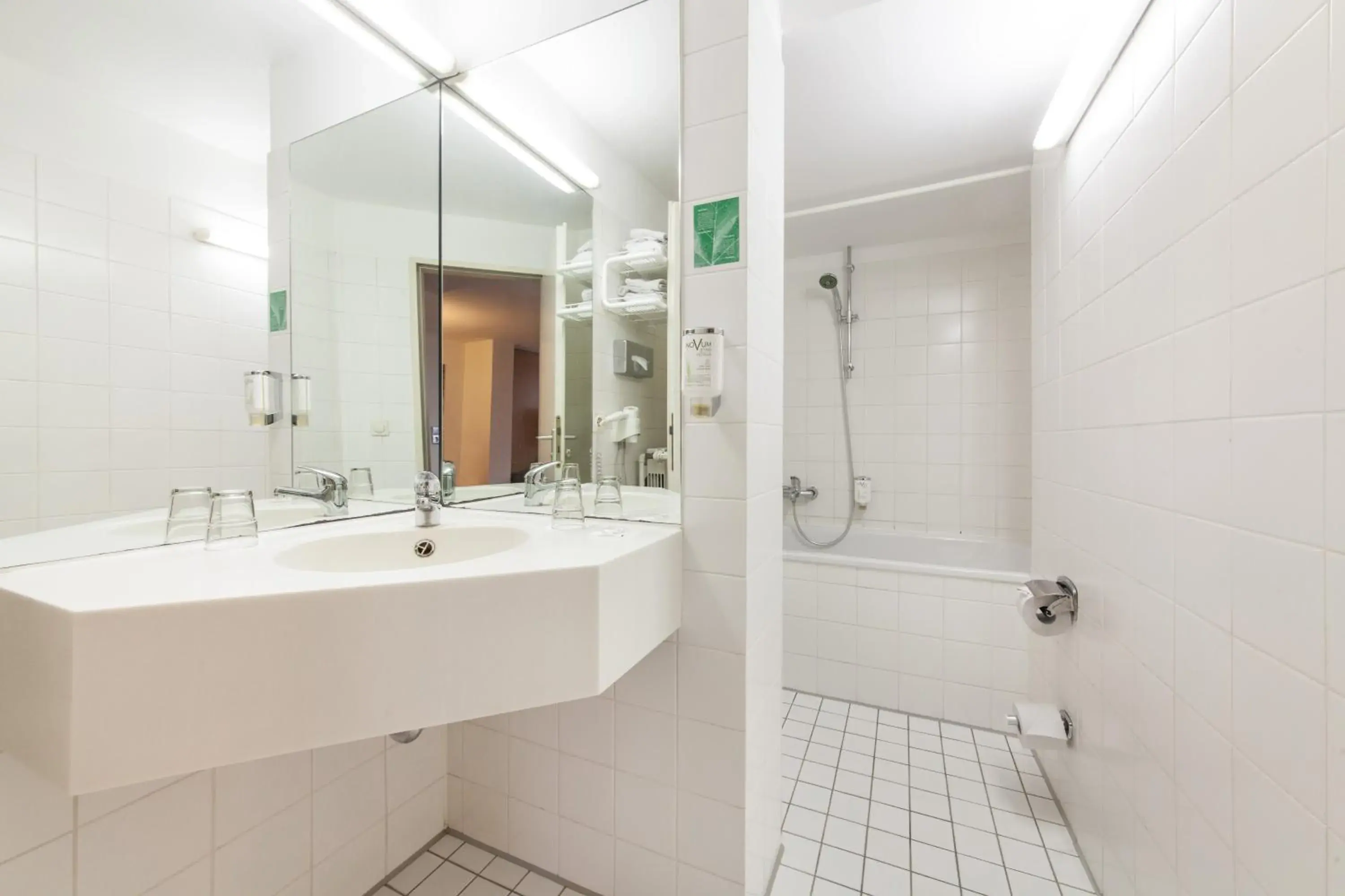 Bathroom in Sure Hotel by Best Western Muenchen Hauptbahnhof