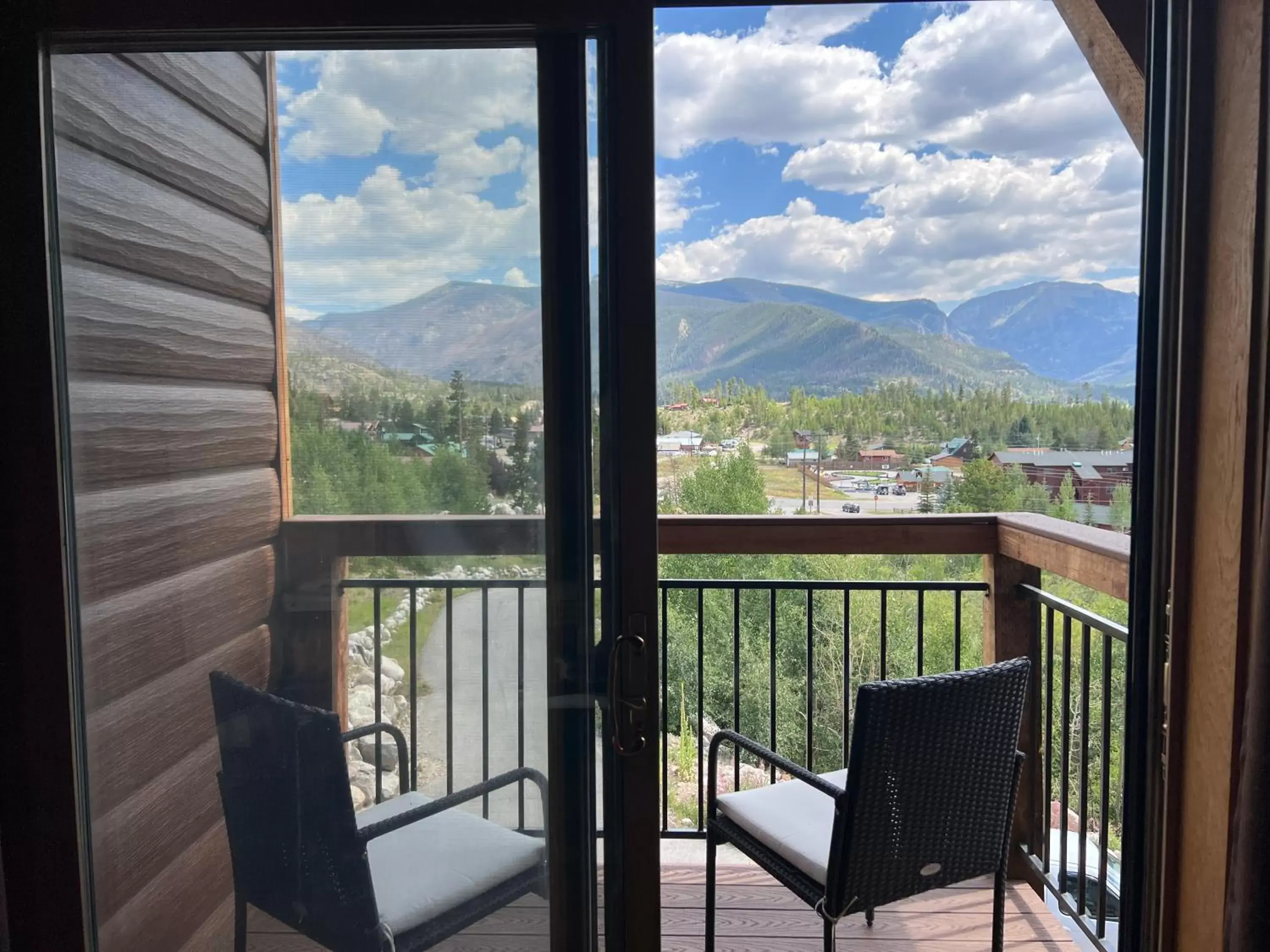 Balcony/Terrace, Mountain View in Gateway Inn