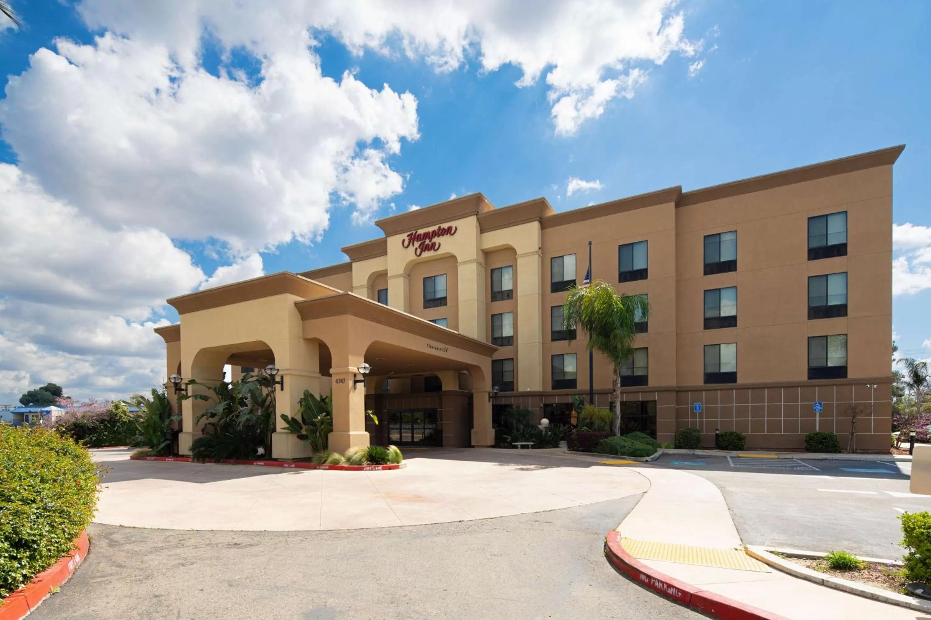 Property building in Hampton Inn Visalia