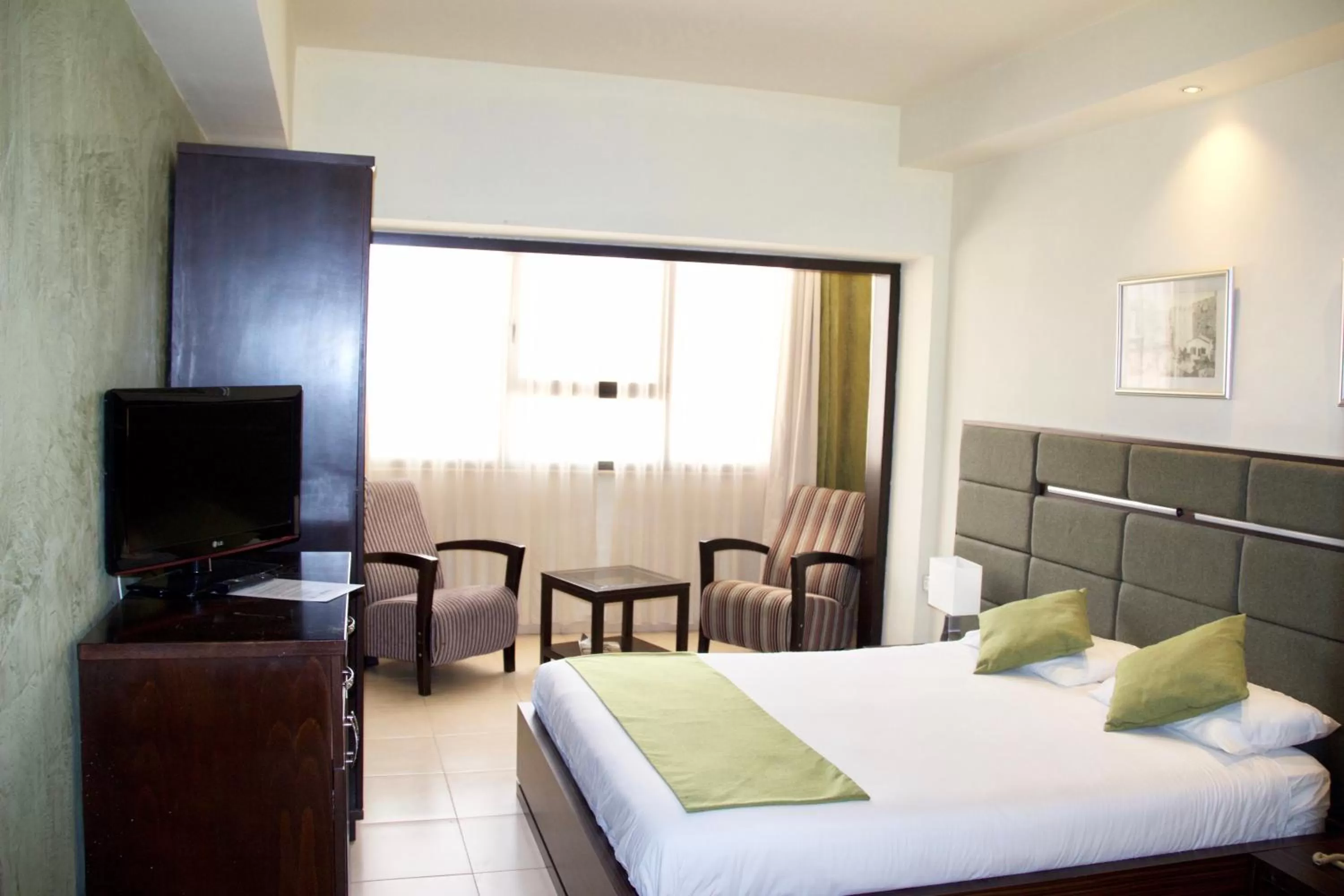 Photo of the whole room, Bed in National Hotel - Jerusalem