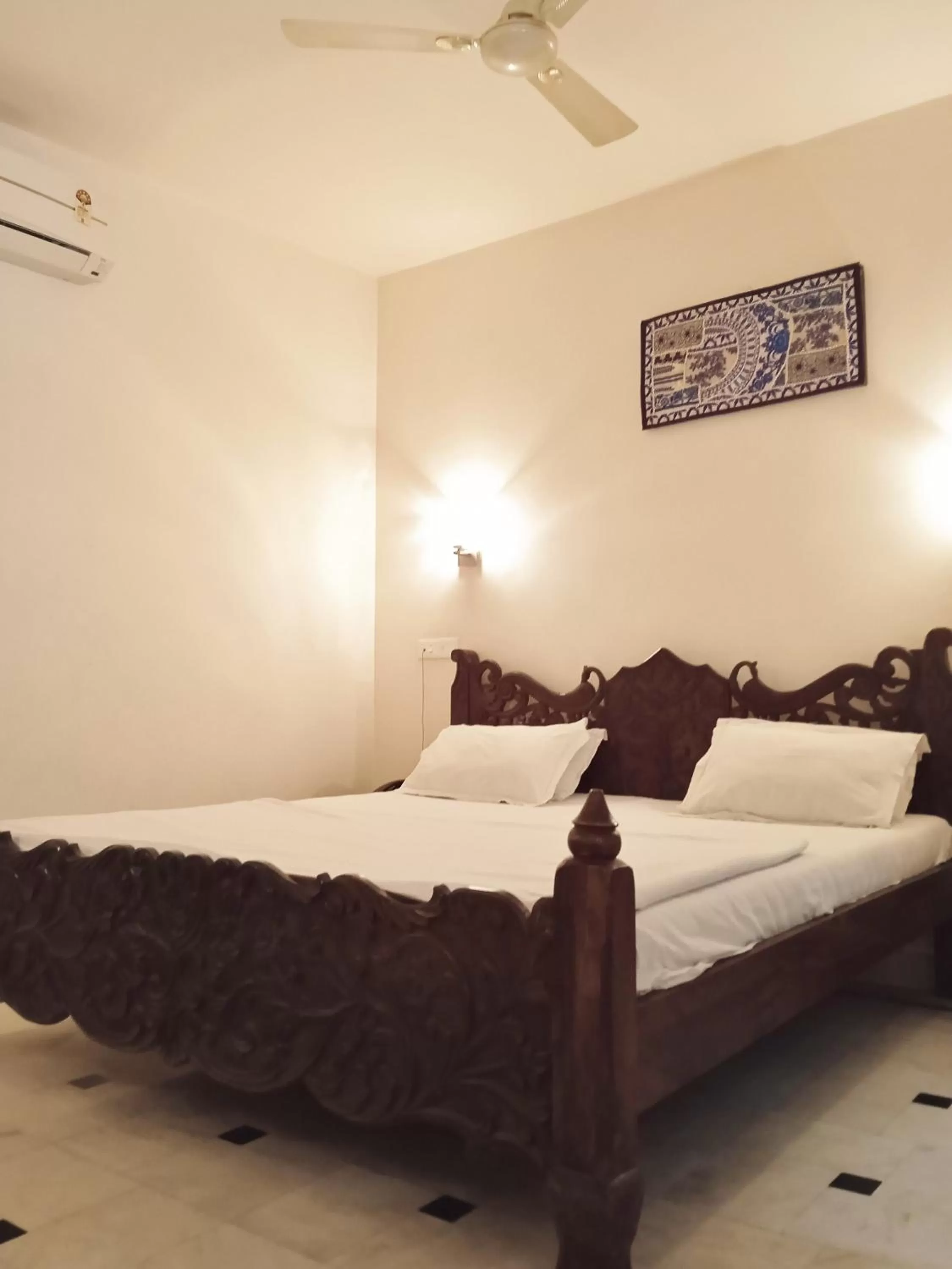 Bed in Rigmor haveli