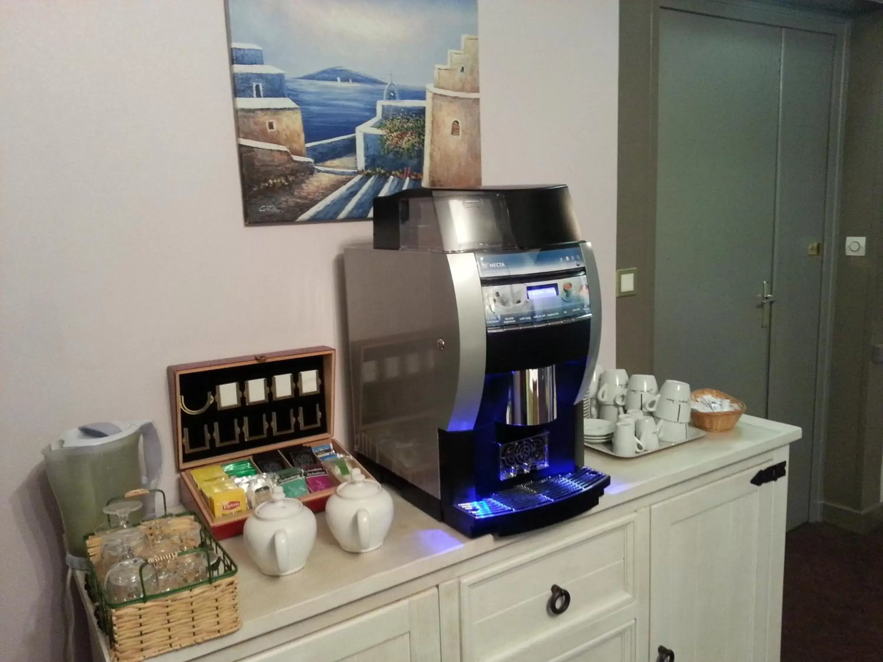 Continental breakfast, Coffee/Tea Facilities in Les Jardins du Forez