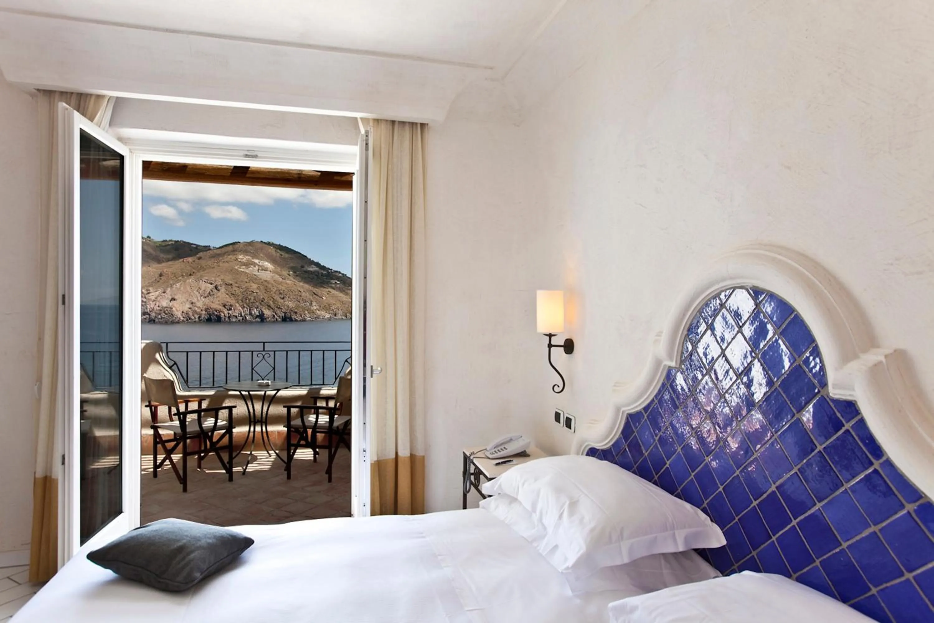 Bedroom, Bed in Therasia Resort Sea and SPA - The Leading Hotels of the World