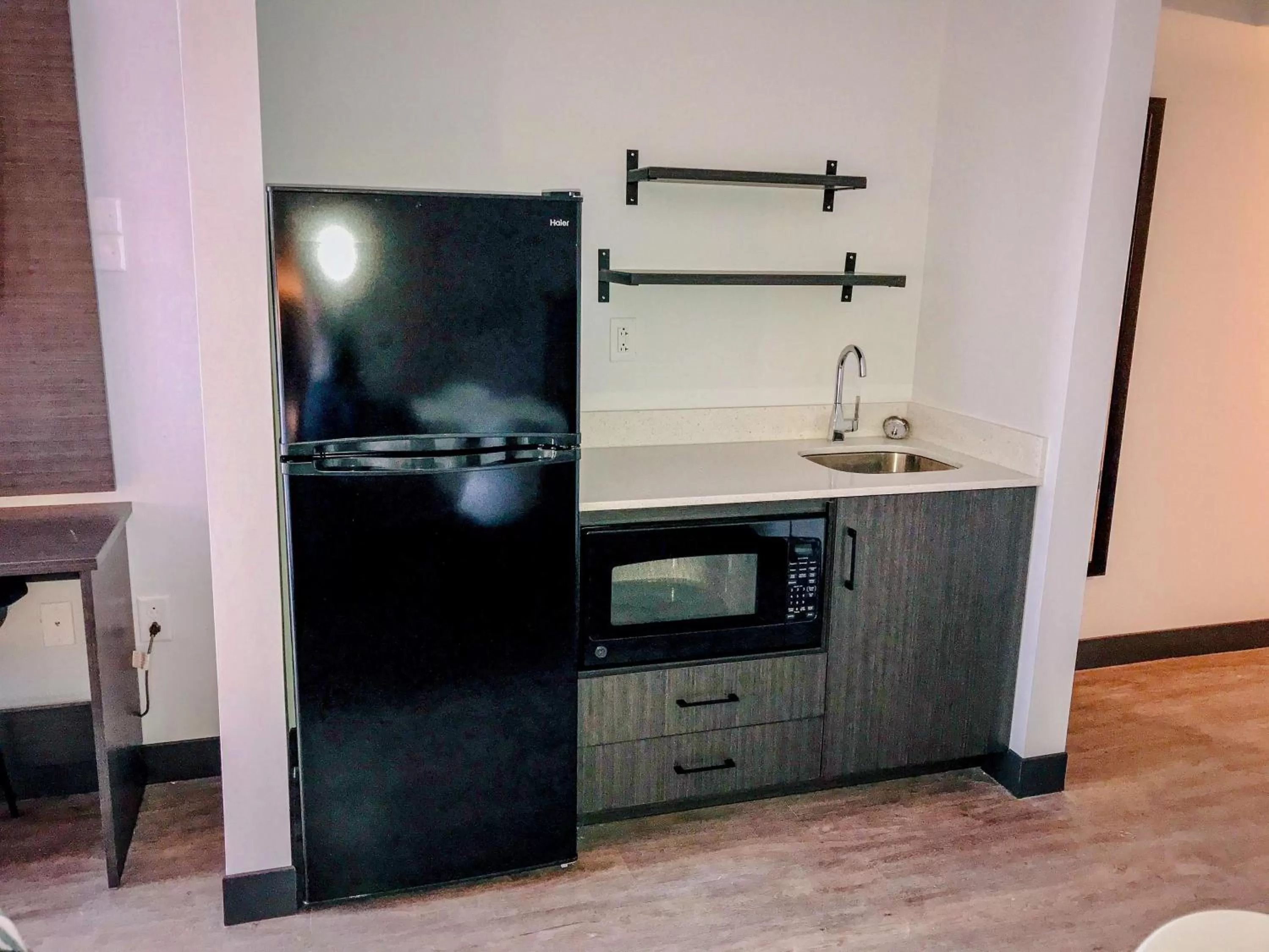 Kitchen or kitchenette, Kitchen/Kitchenette in Studio 6 Dublin, Ga