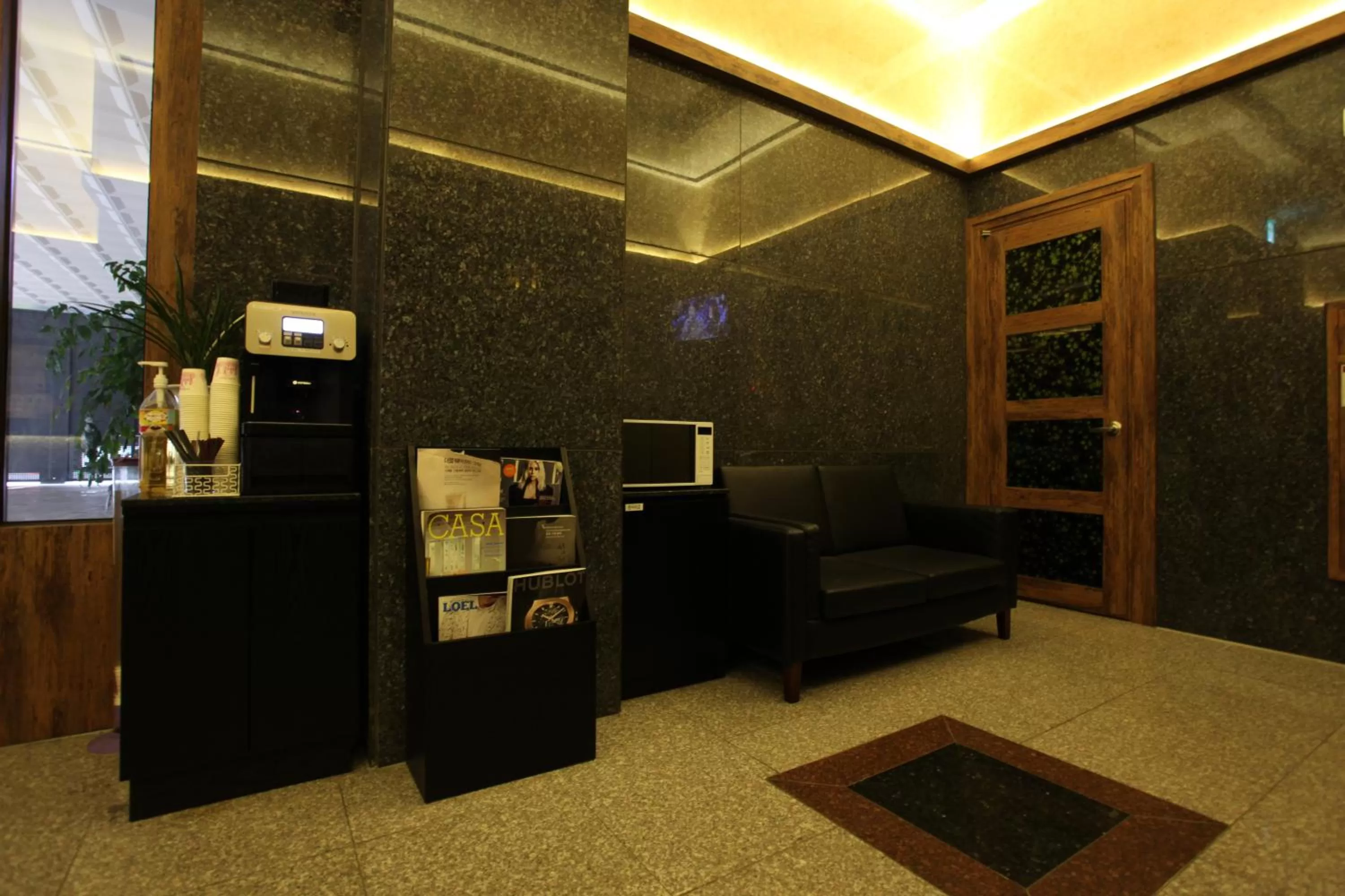 Communal lounge/ TV room in Boutique Hotel SB Yeouido