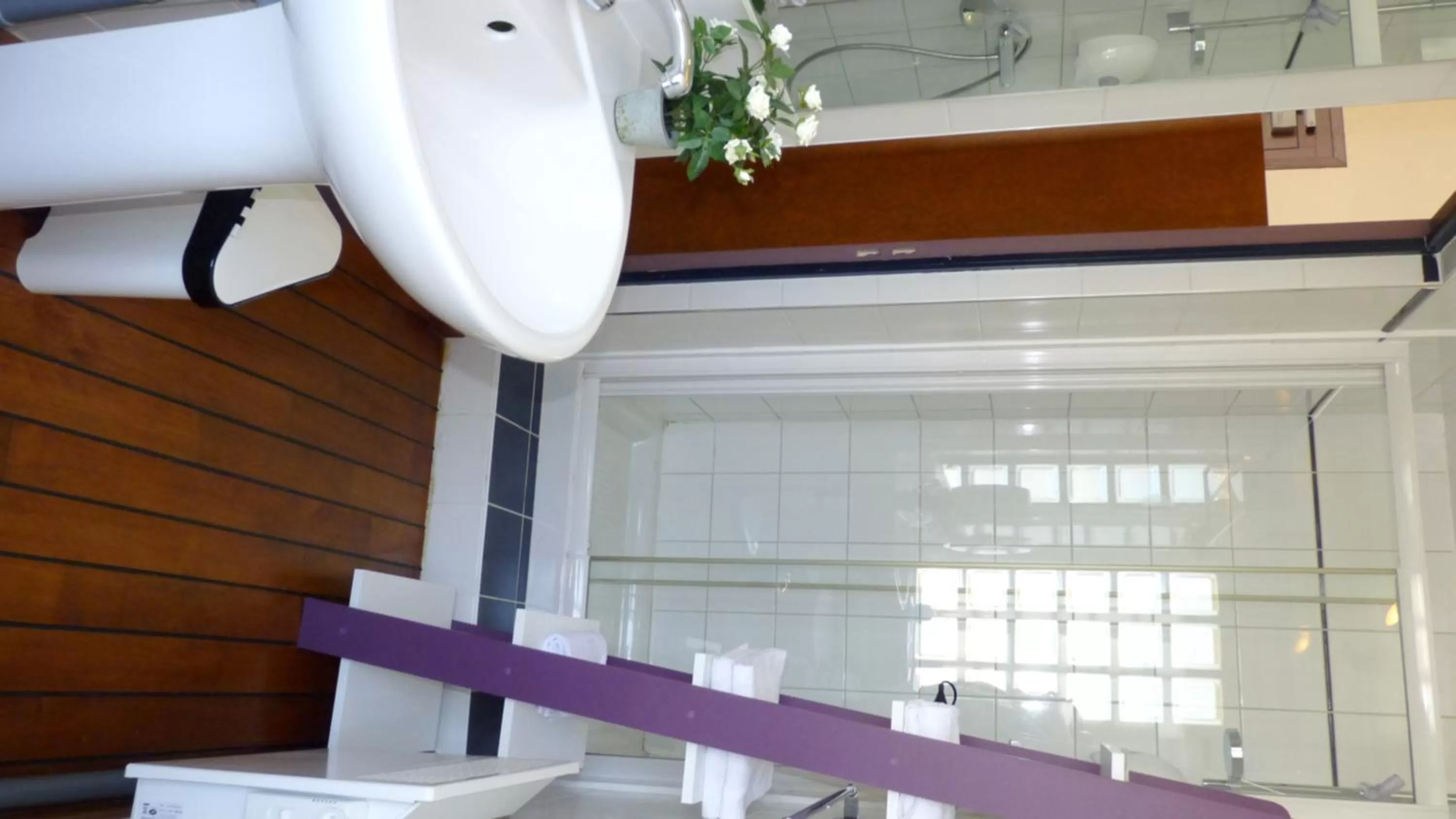 Bathroom in Hôtel-Restaurant La P'tite Auberge