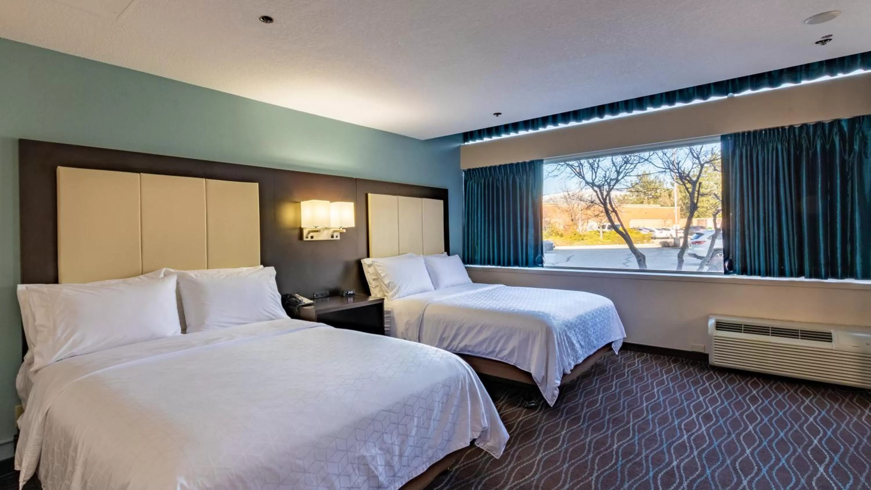 Bed in Holiday Inn Express Boise Downtown by IHG
