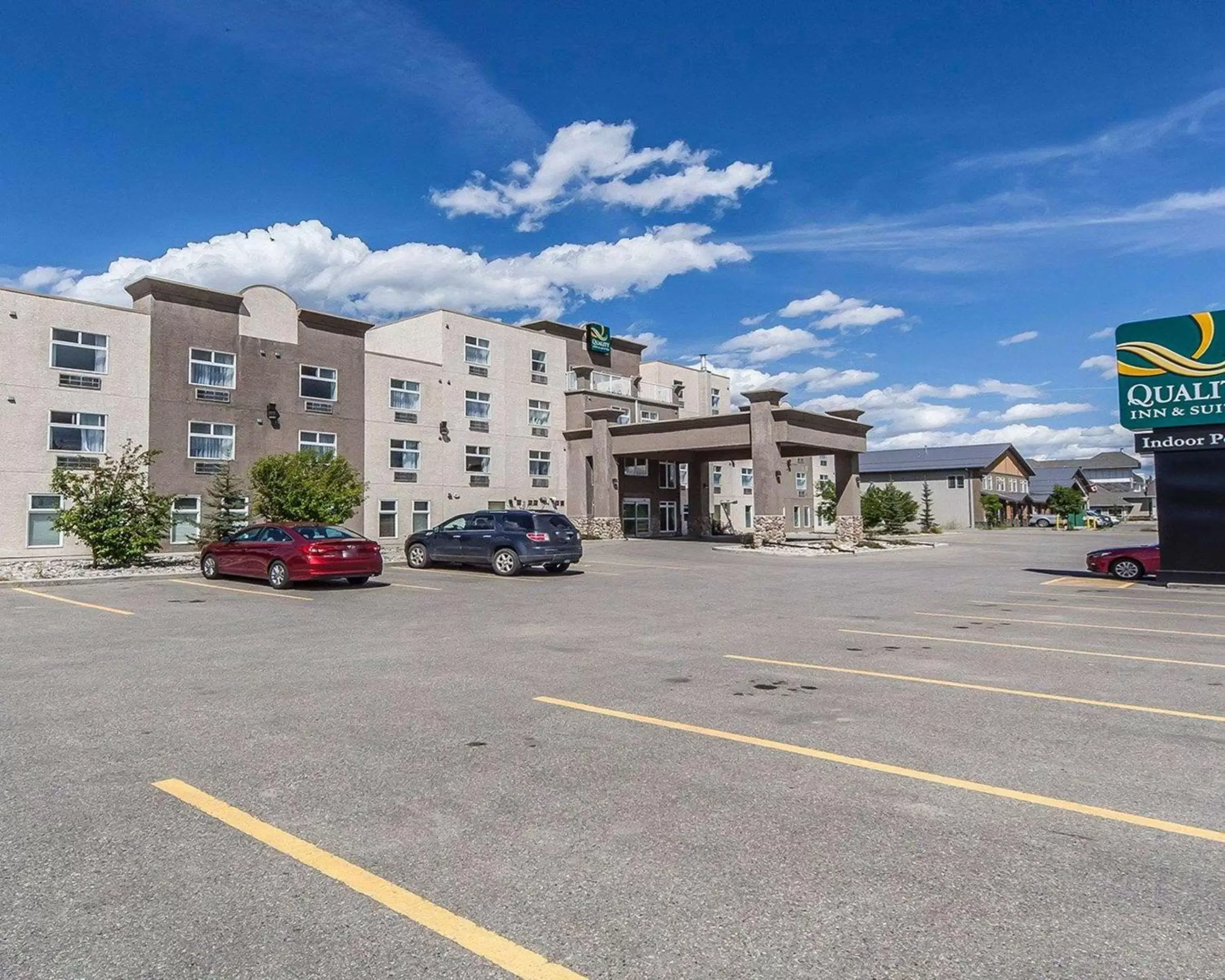 Property Building in Quality Inn & Suites Hinton
