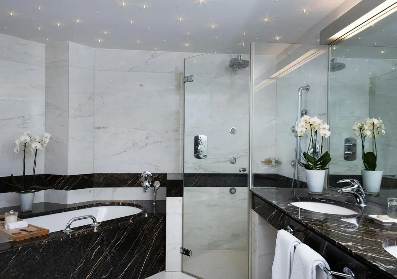 Shower, Bathroom in Villa Orselina - Small Luxury Hotel
