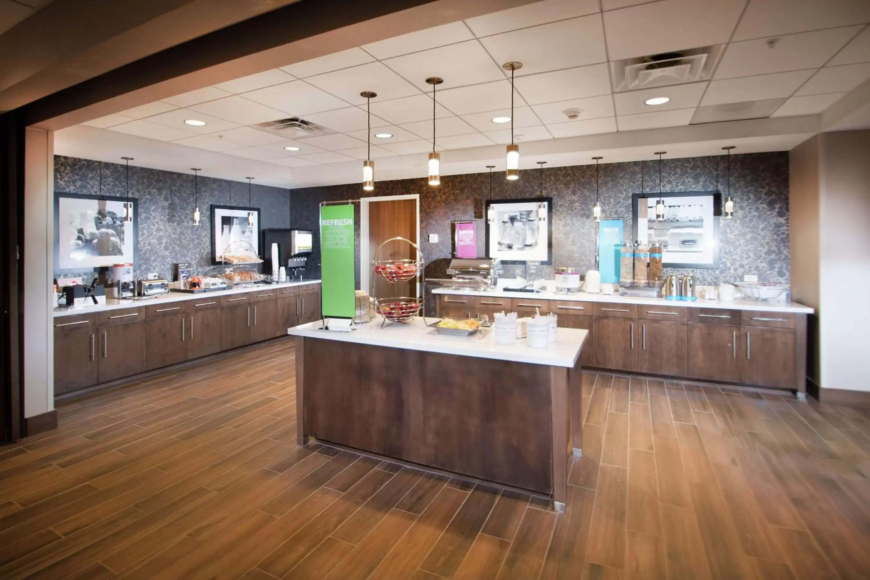 Dining area in Hampton Inn Arvin Tejon Ranch, Ca