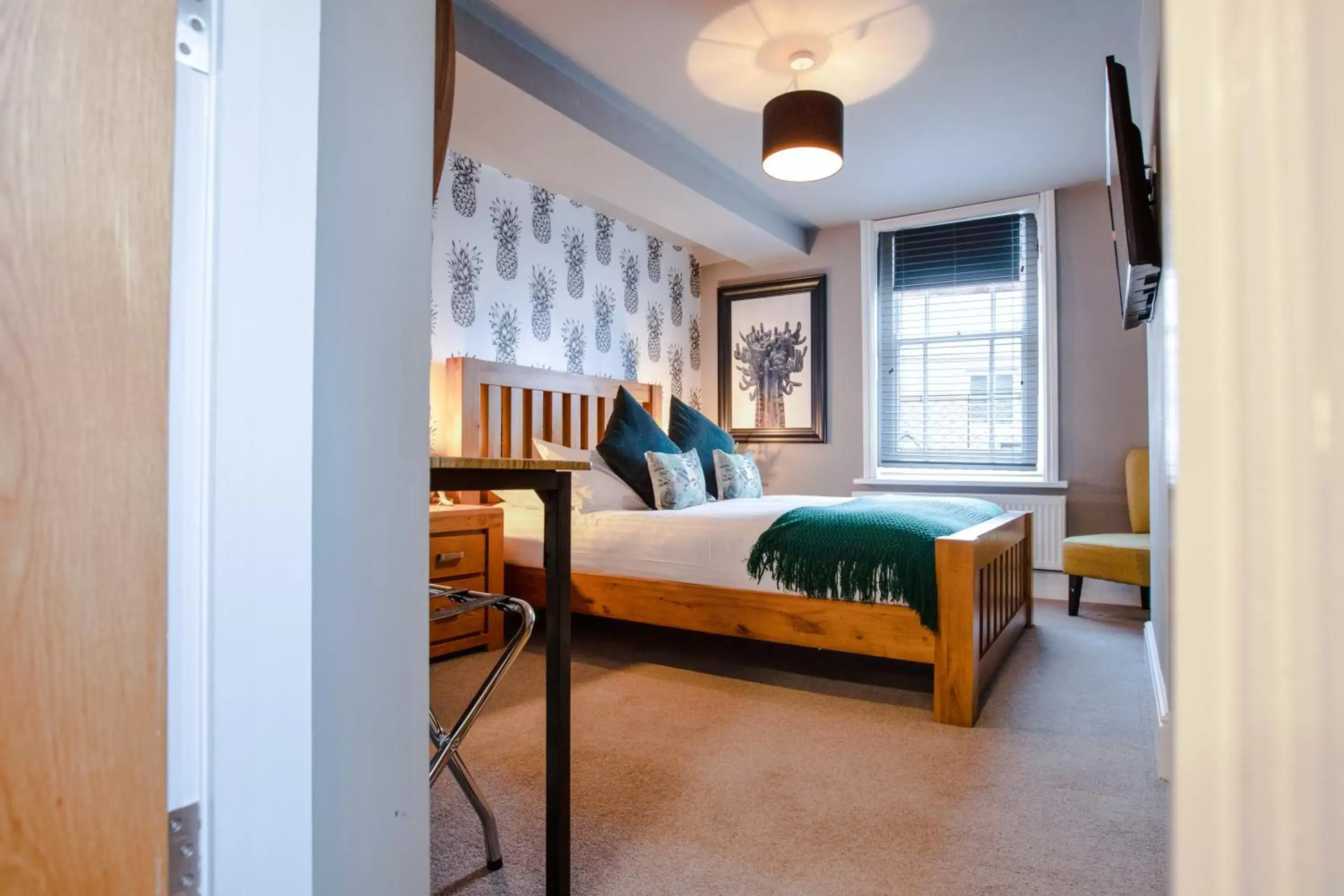 Bed in The Wheatsheaf Pub, Kitchen & Rooms
