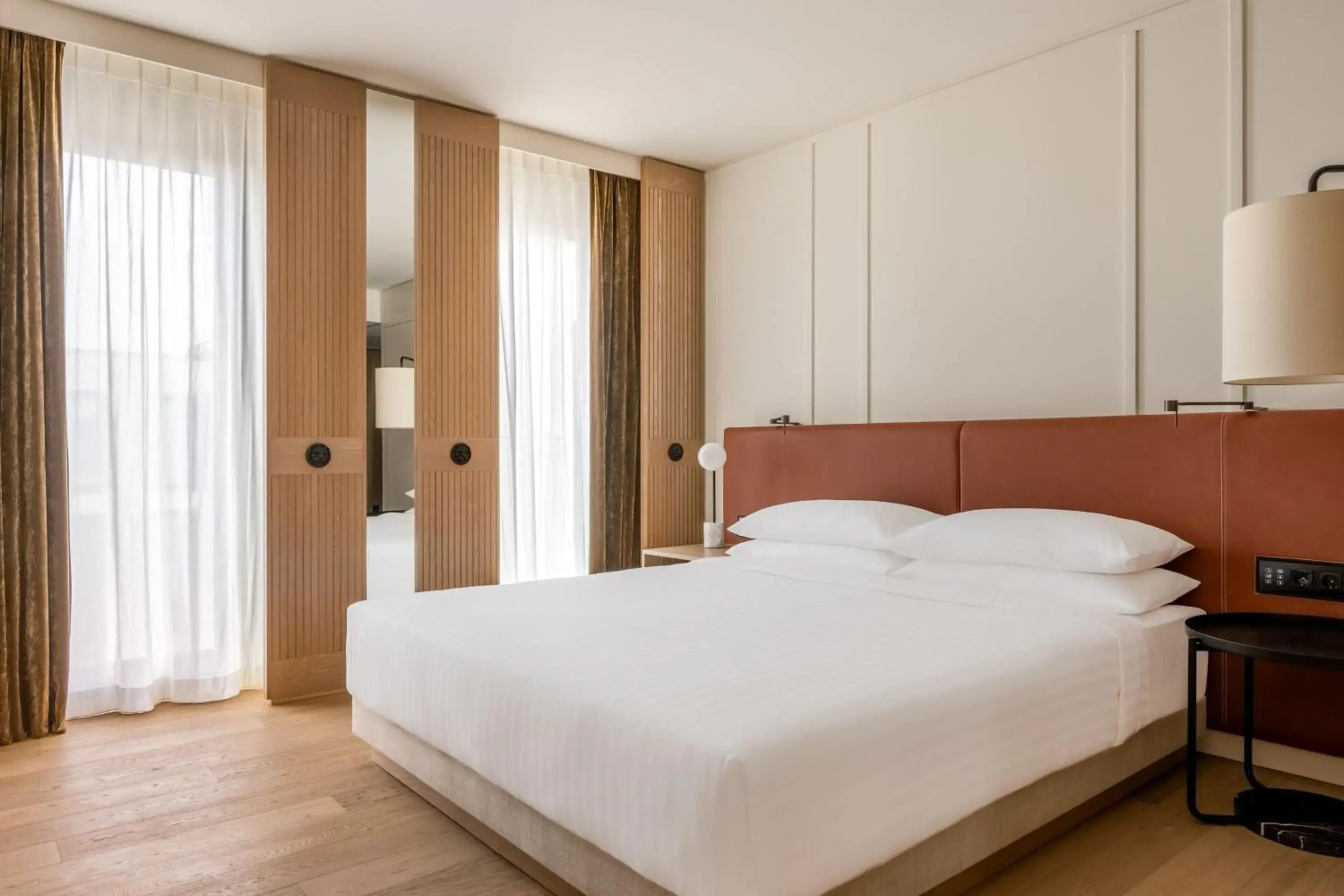 Bedroom, Bed in Munich Marriott Hotel City West
