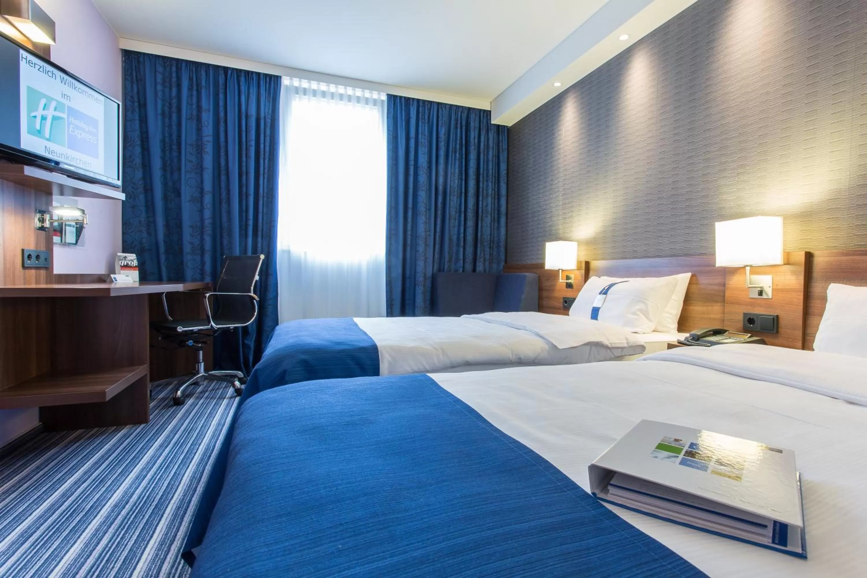 Photo of the whole room, Bed in Holiday Inn Express Neunkirchen by IHG