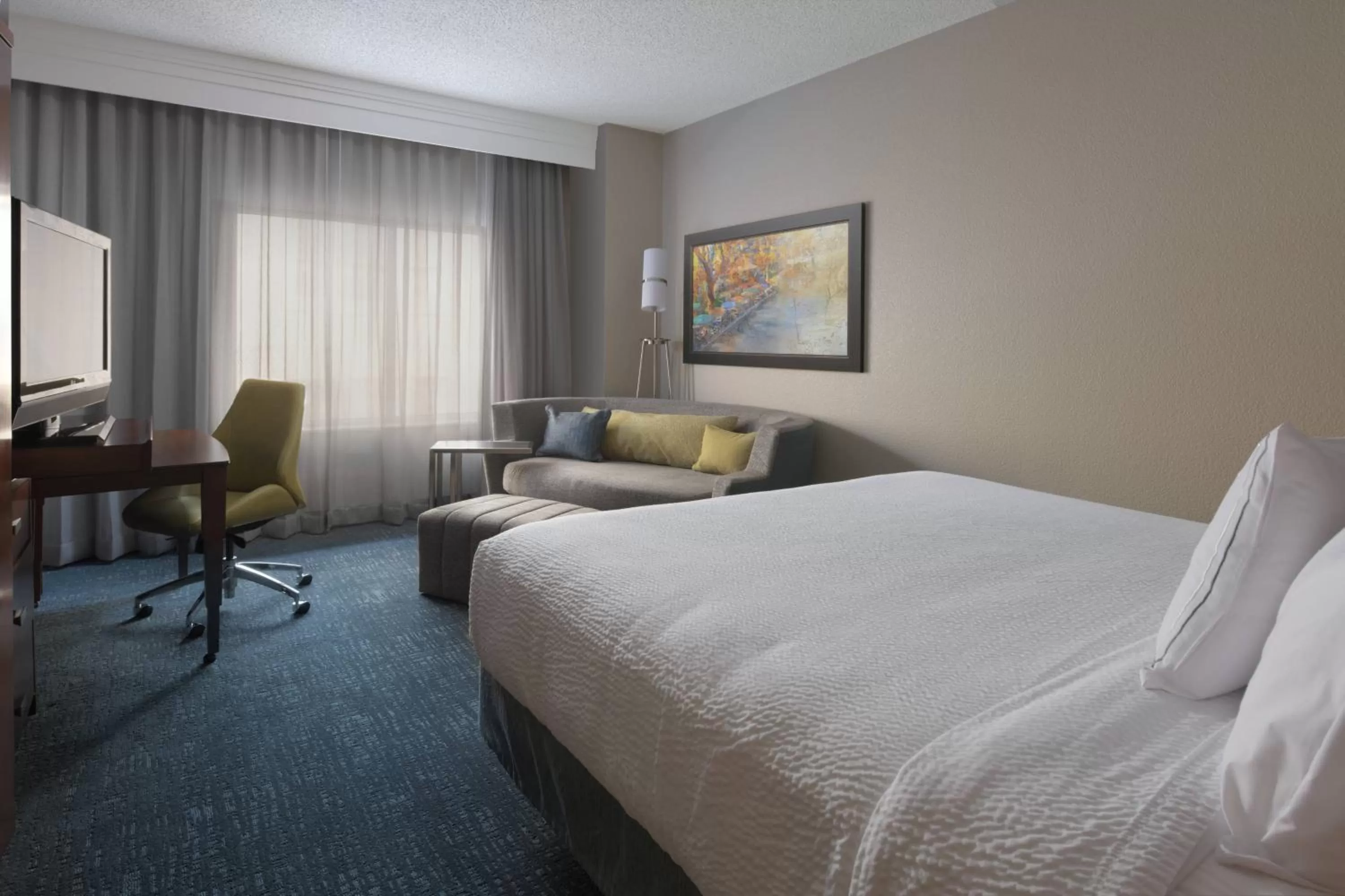 King Room with Sofa Bed - Hearing Accessible in Courtyard by Marriott San Antonio Riverwalk