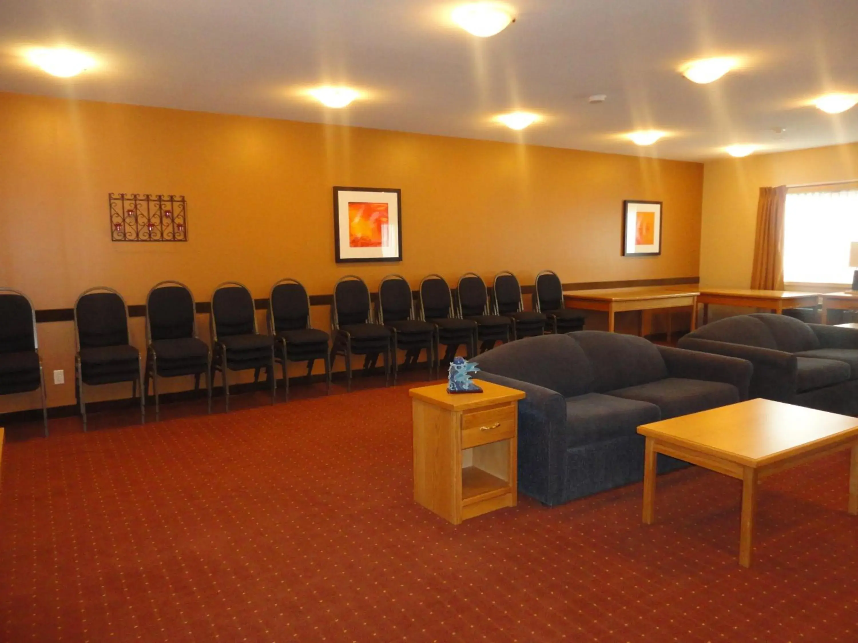 Communal lounge/ TV room in Coast Osoyoos Beach Hotel