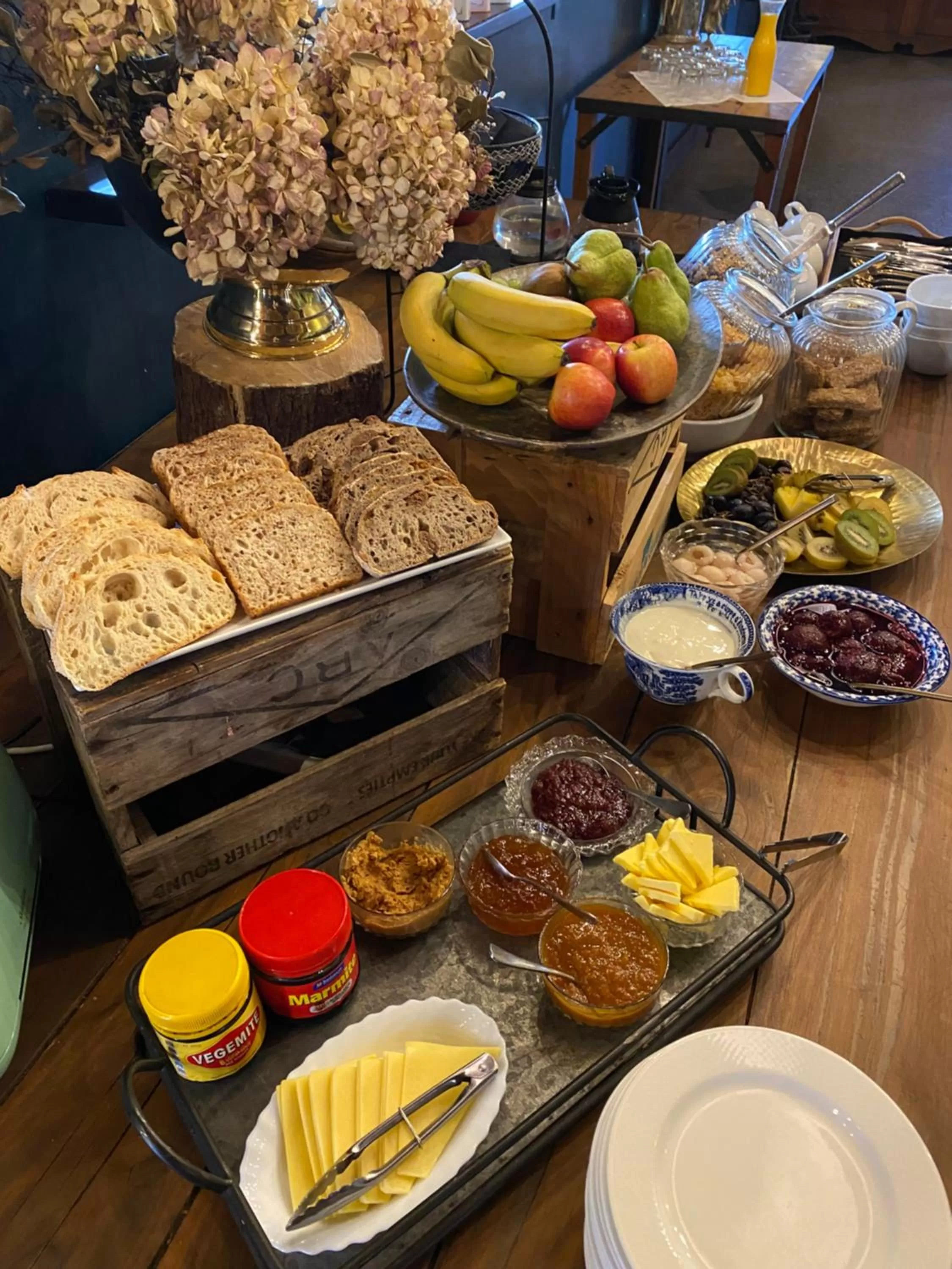 Breakfast in The Narrows Landing Hotel