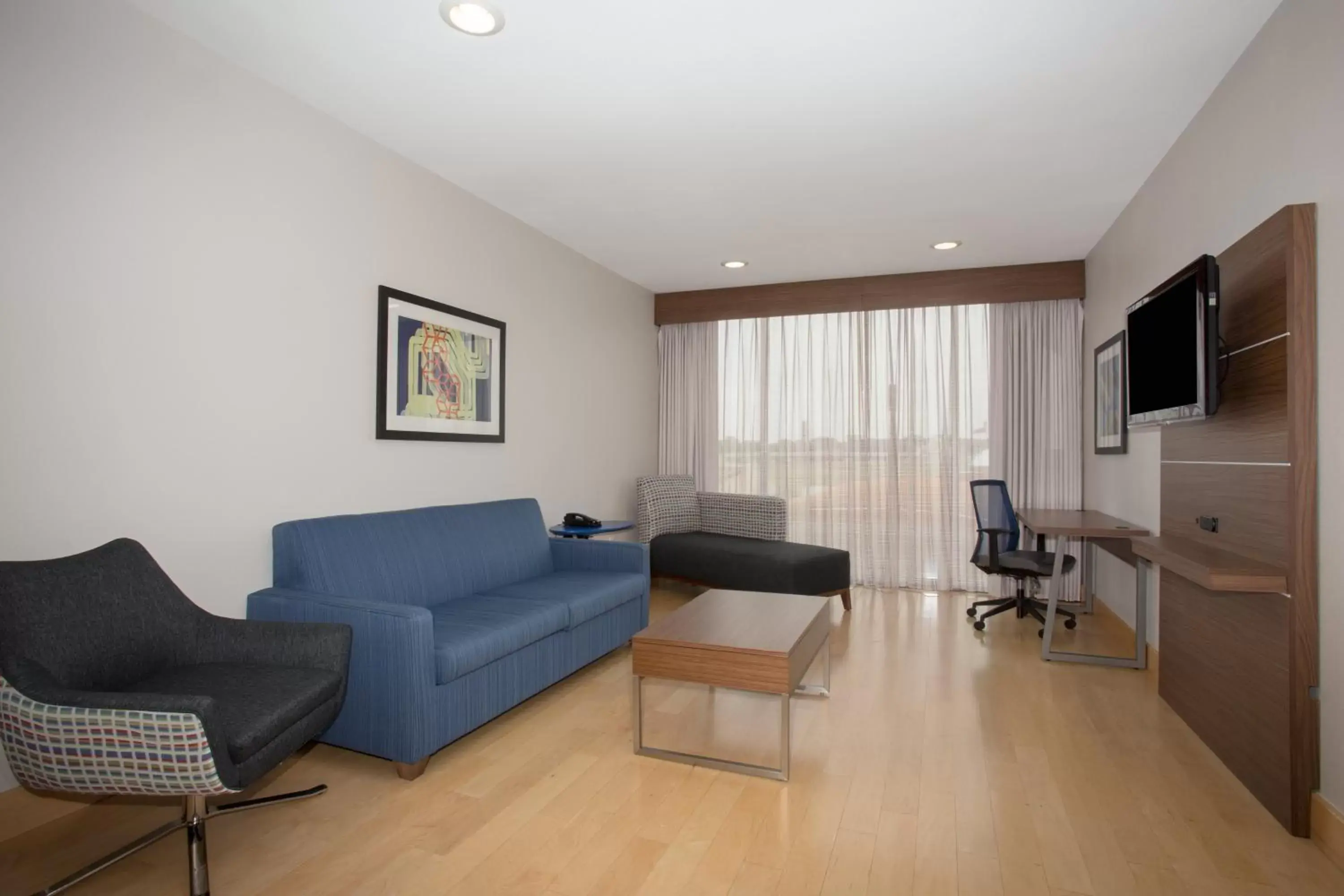 Photo of the whole room, Seating Area in Holiday Inn Express & Suites Amarillo, an IHG Hotel