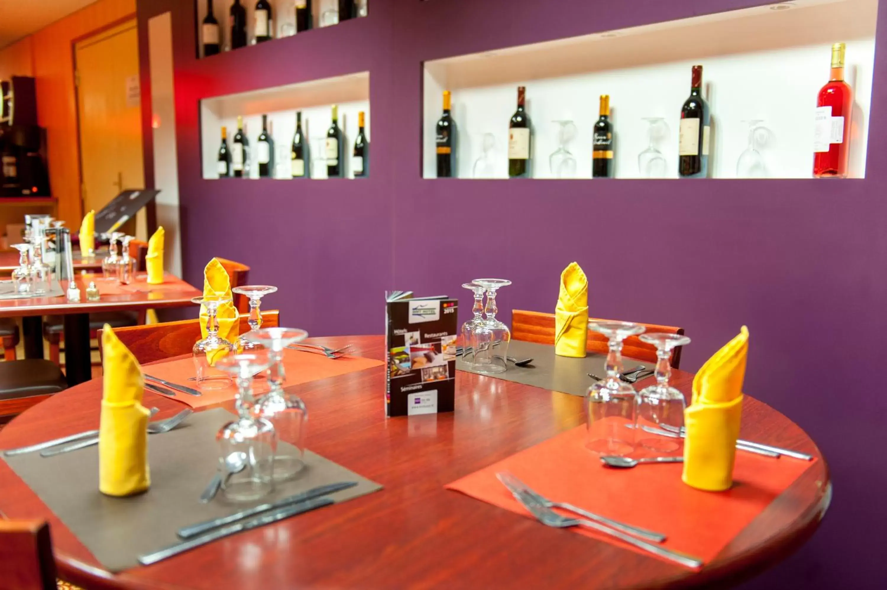 Lounge or bar, Restaurant/Places to Eat in Brit Hotel Agen - L'Aquitaine