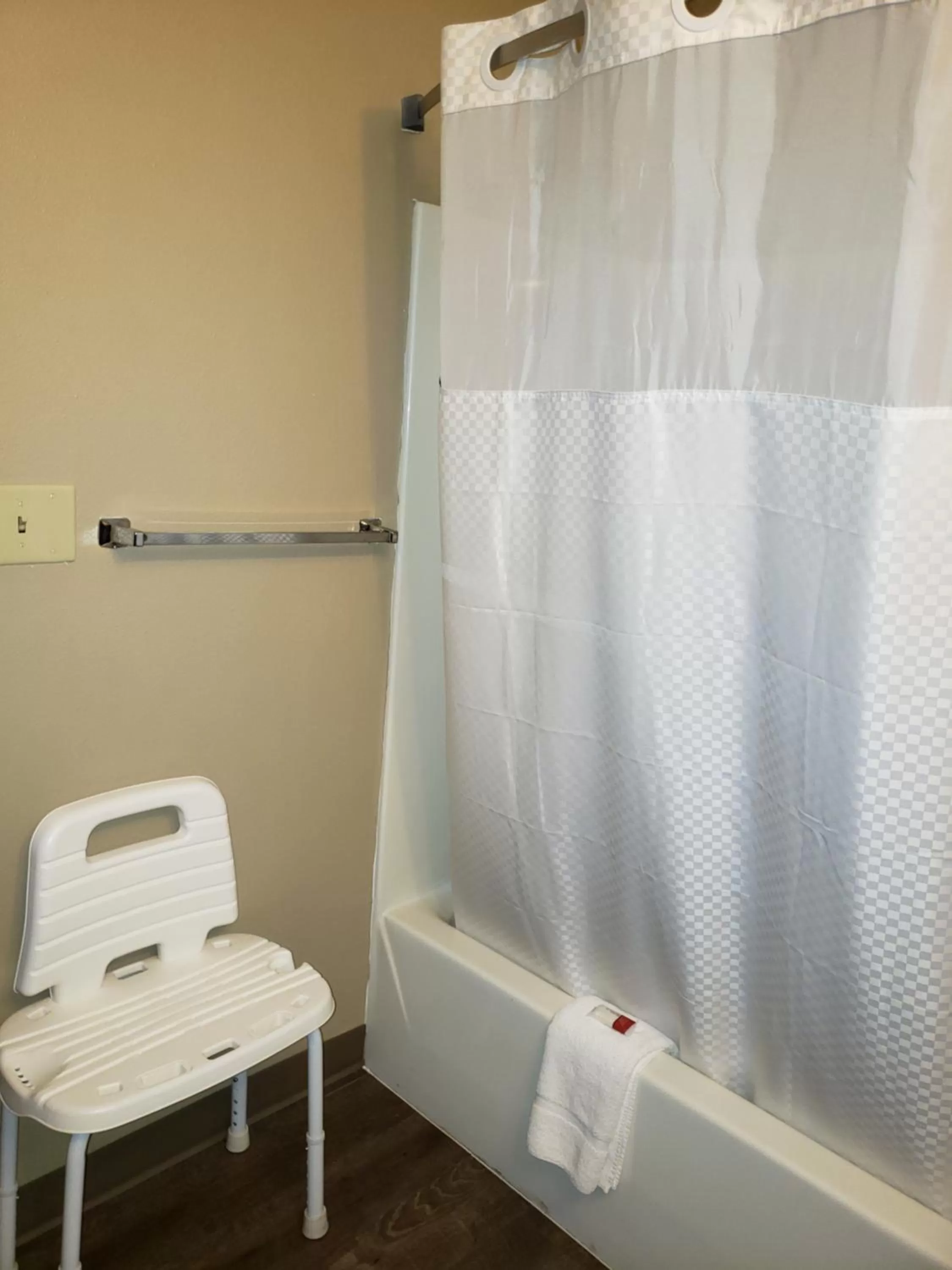 Bathroom in Super 8 by Wyndham Milwaukee Airport