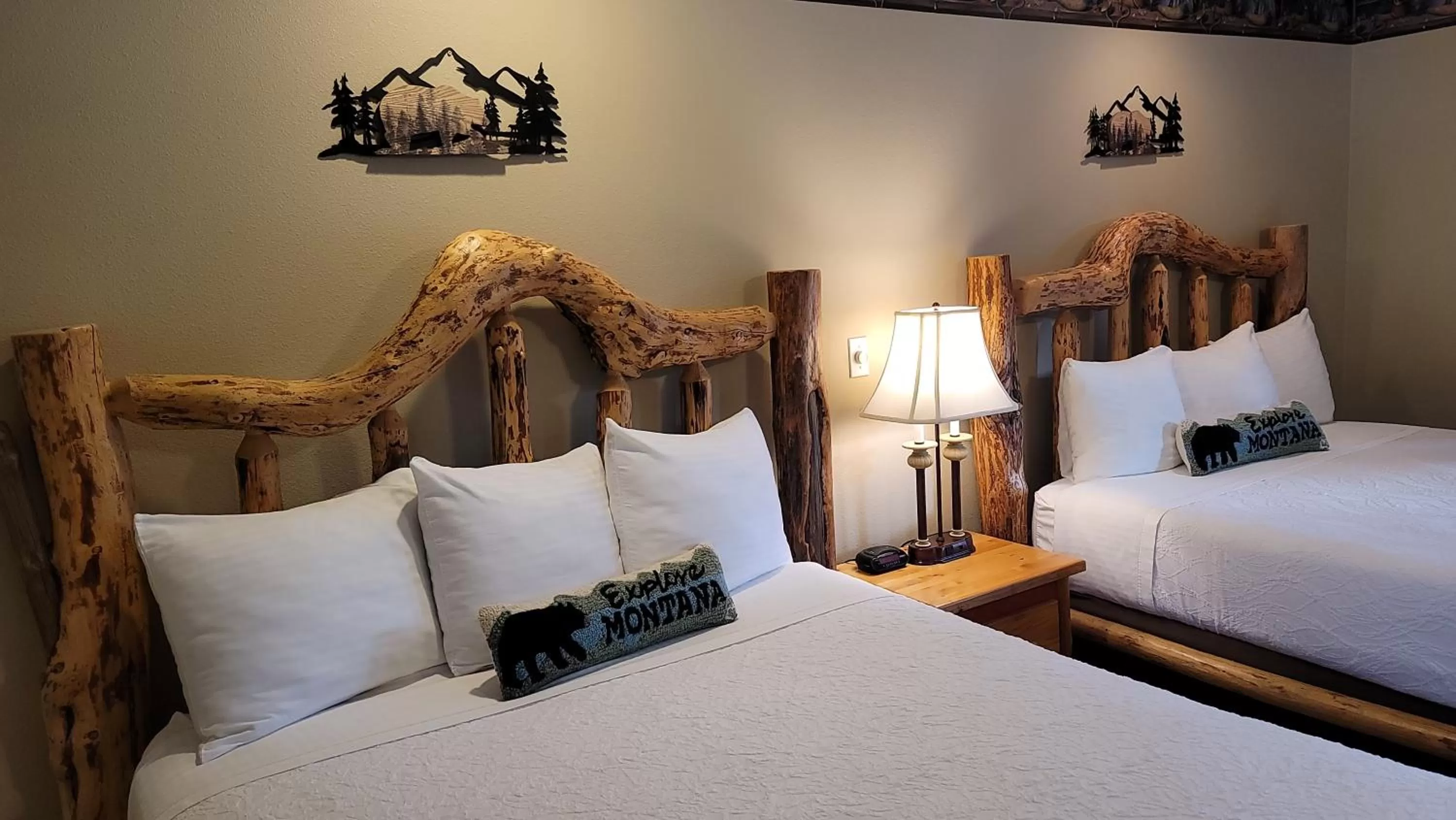 Bedroom, Bed in Riverfront Motel & Cabins