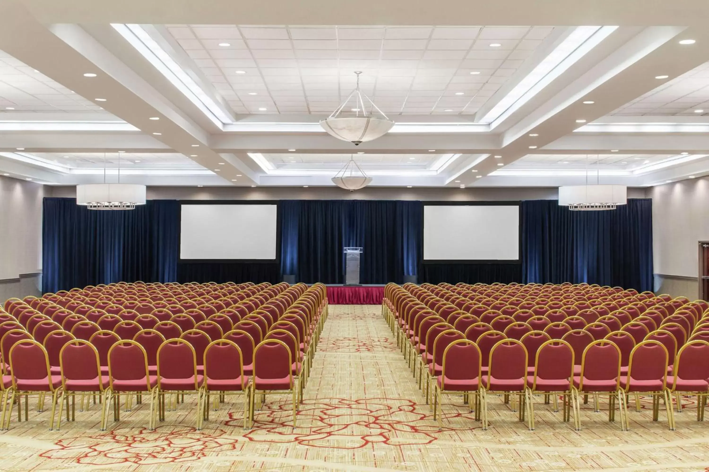 Meeting/conference room in DoubleTree by Hilton Hotel Newark Airport