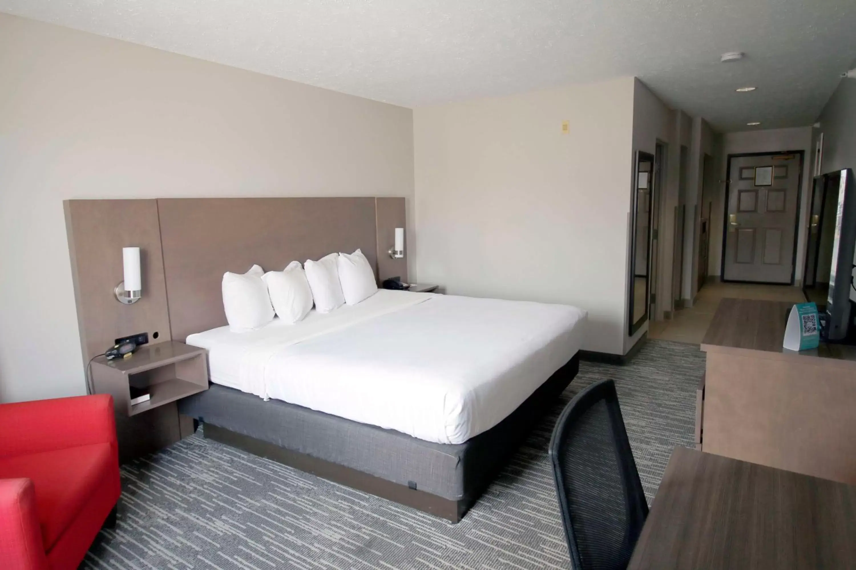 Bedroom, Bed in Country Inn & Suites by Radisson, Council Bluffs, IA